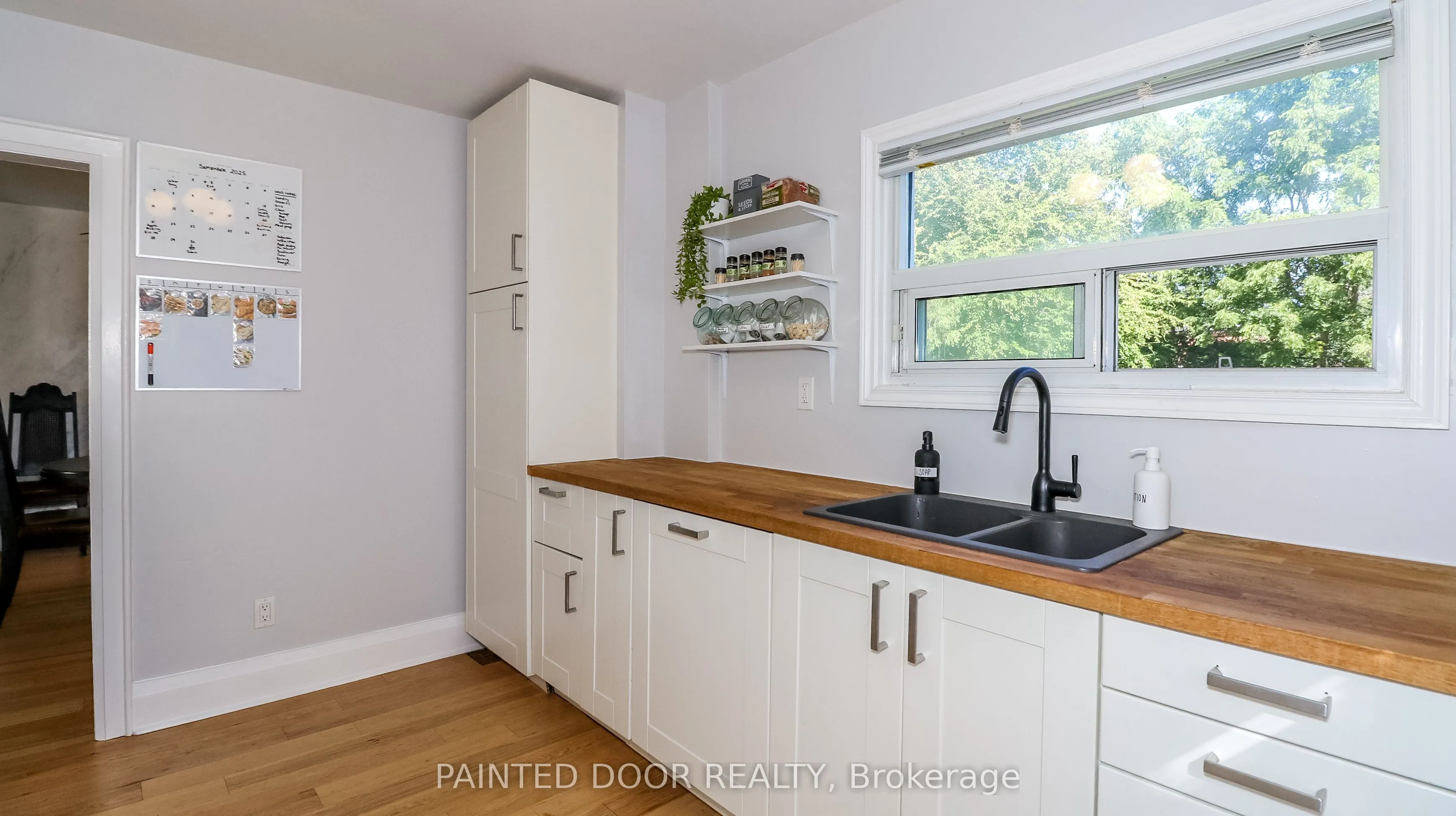 156 Nelson Street W