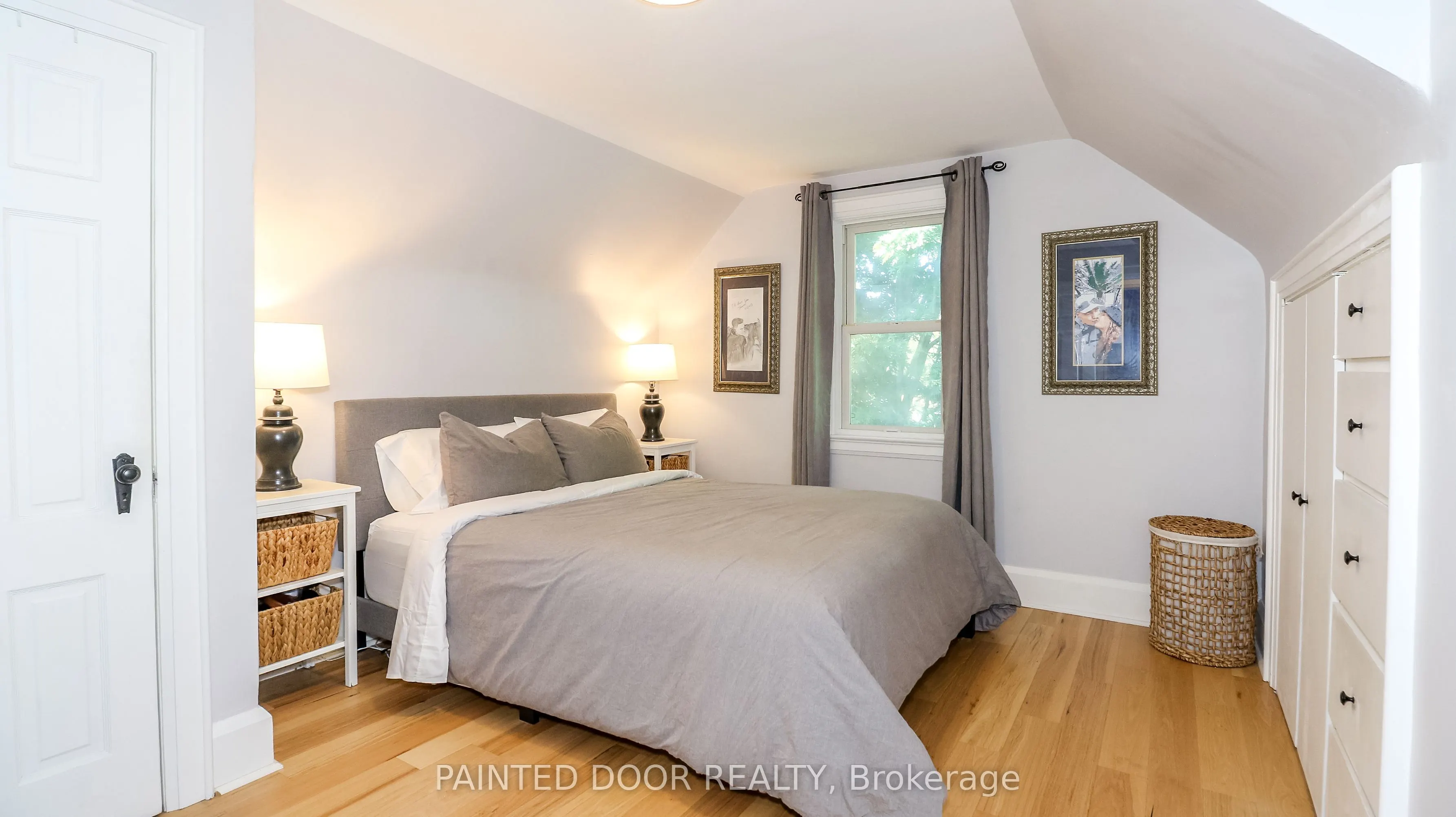 156 Nelson Street W