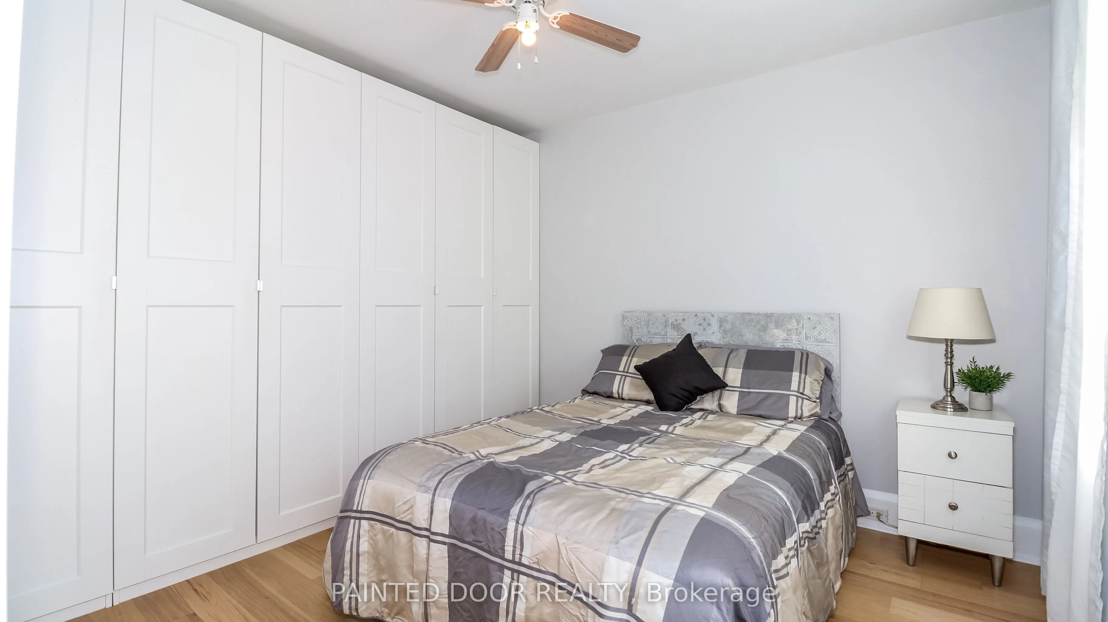 156 Nelson Street W