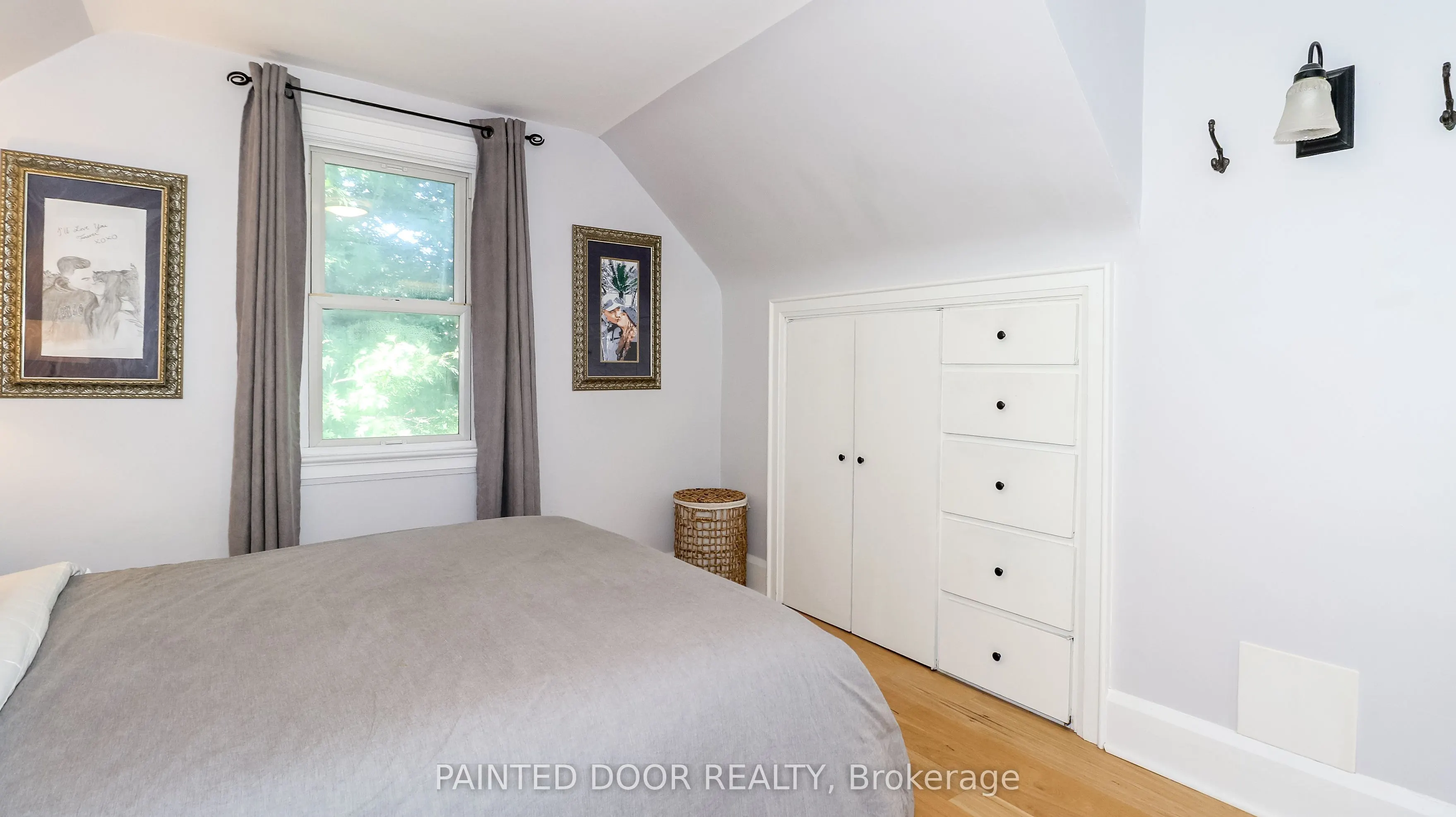 156 Nelson Street W