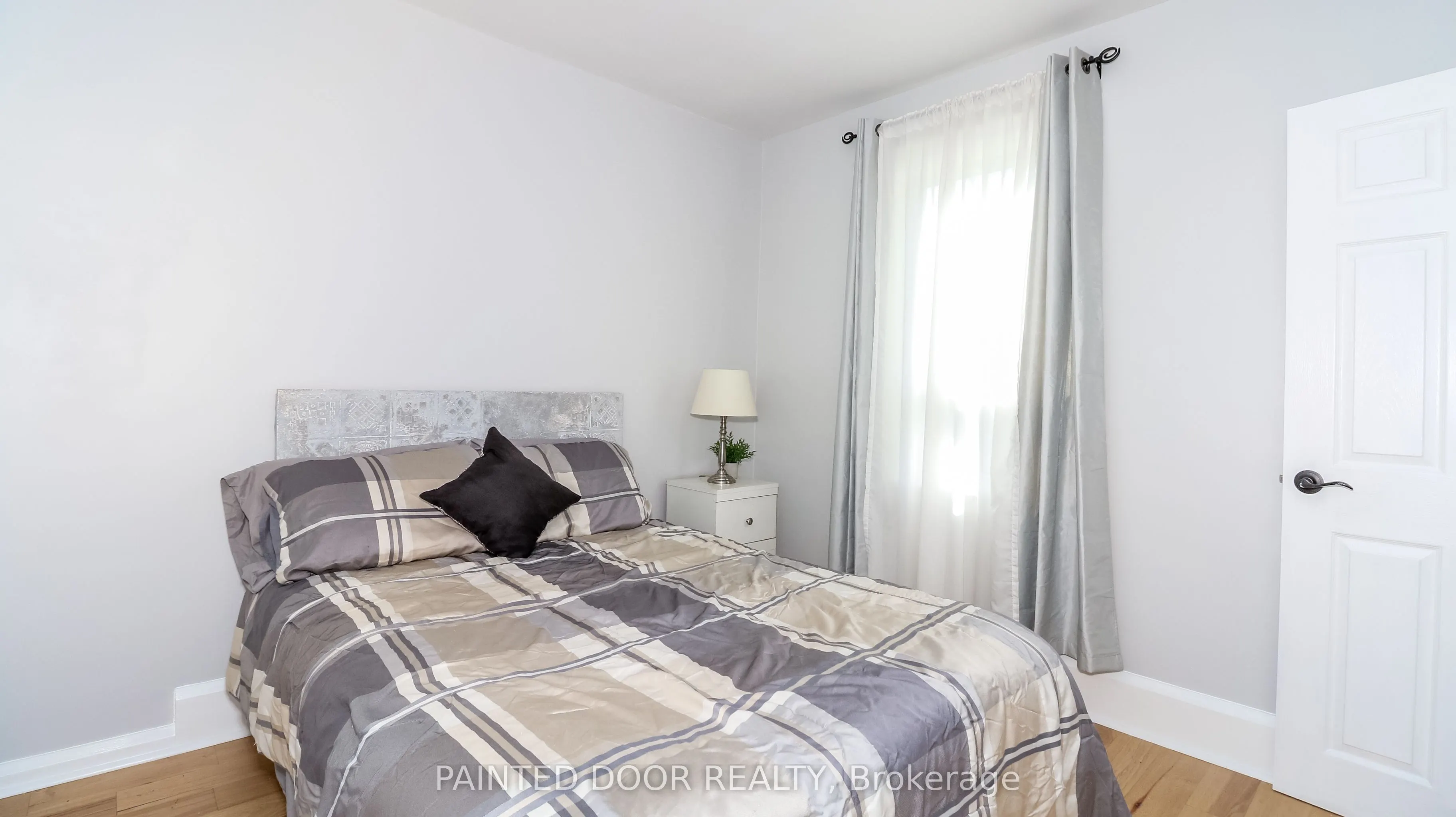 156 Nelson Street W