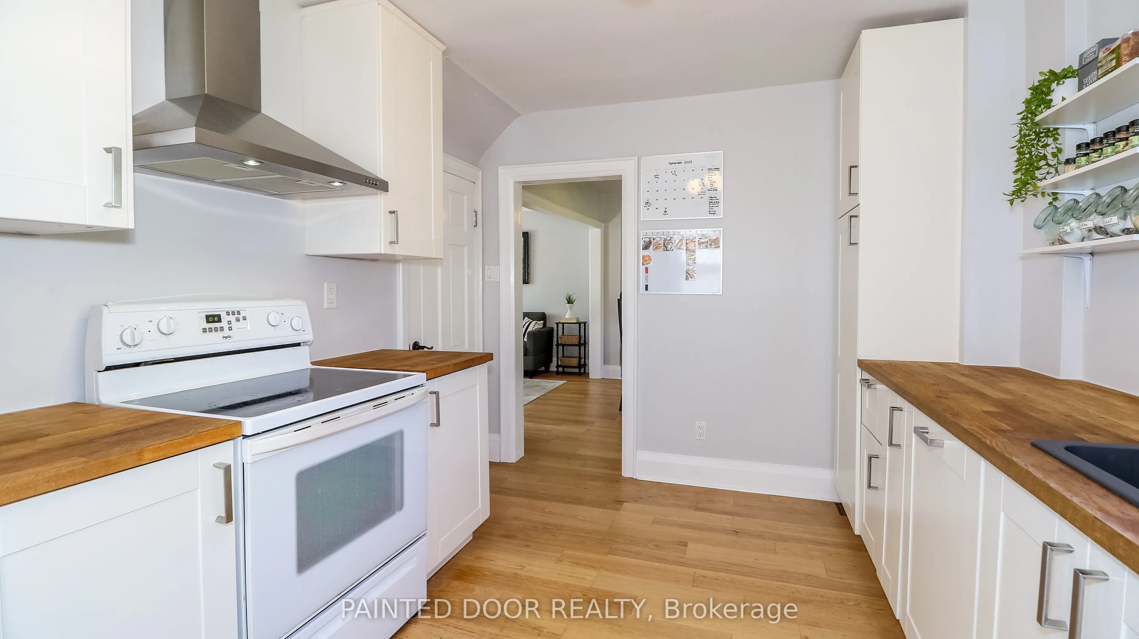156 Nelson Street W