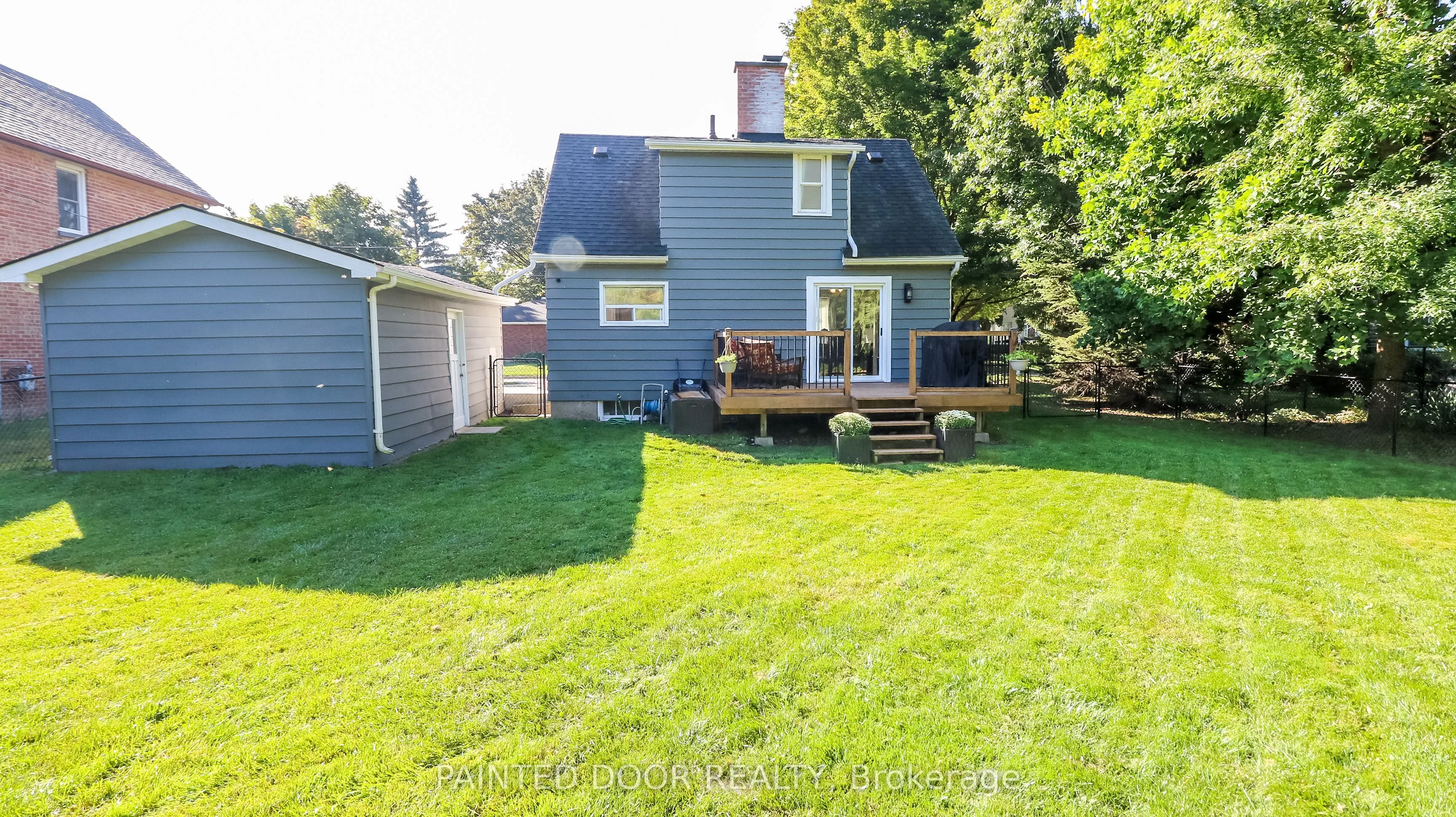 156 Nelson Street W