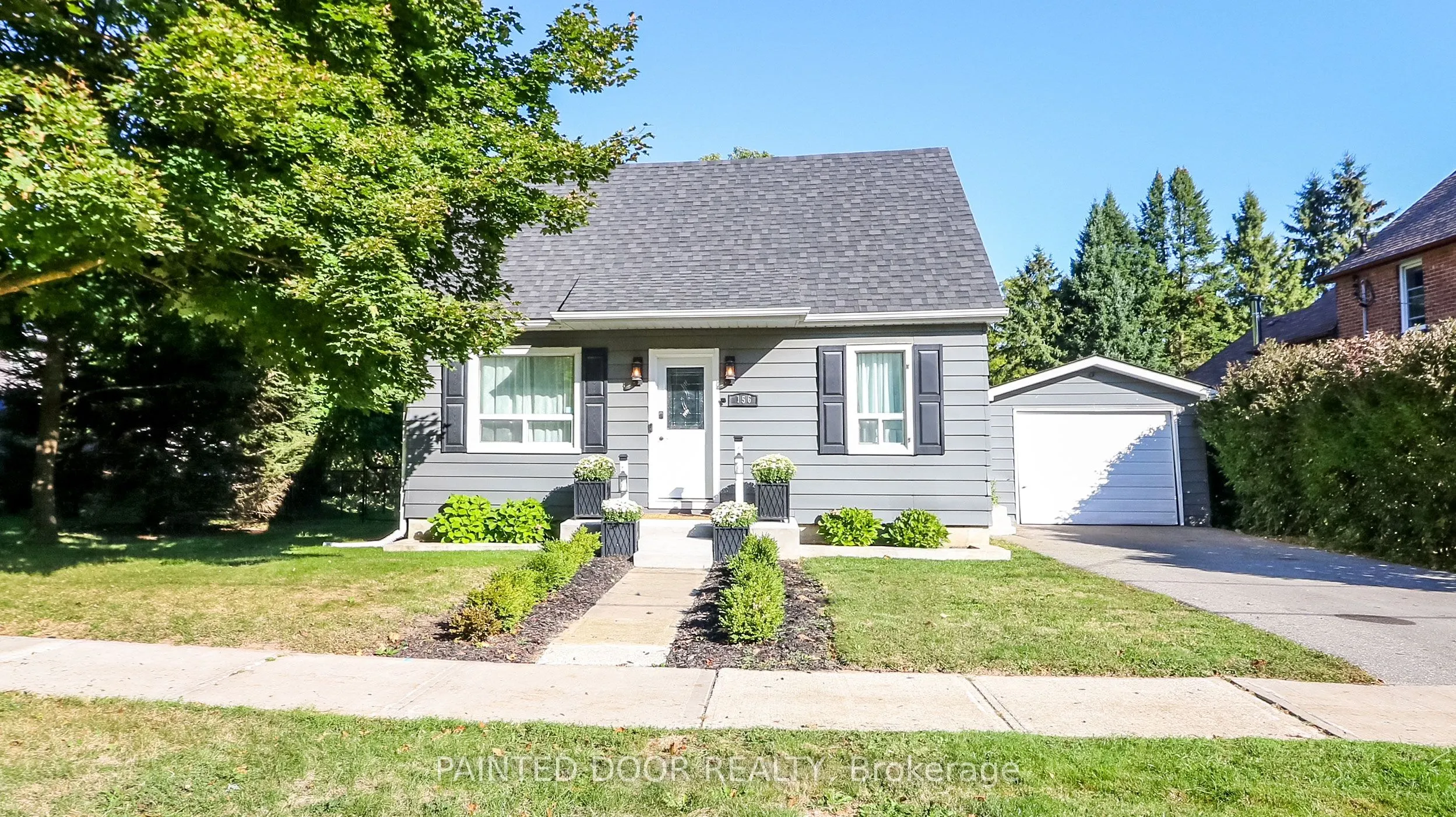 156 Nelson Street W