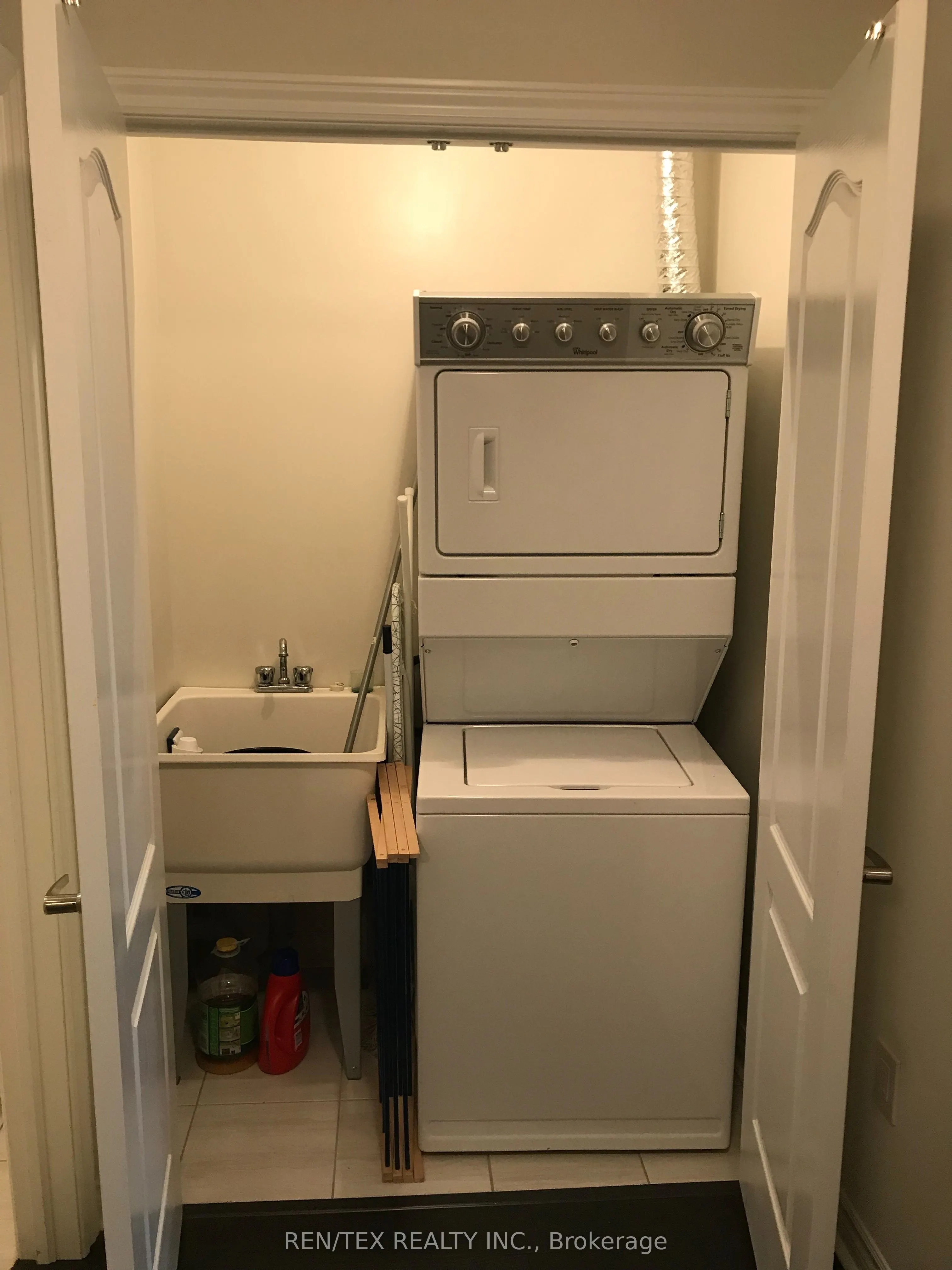 3905 Major Mackenzie Drive W, #218