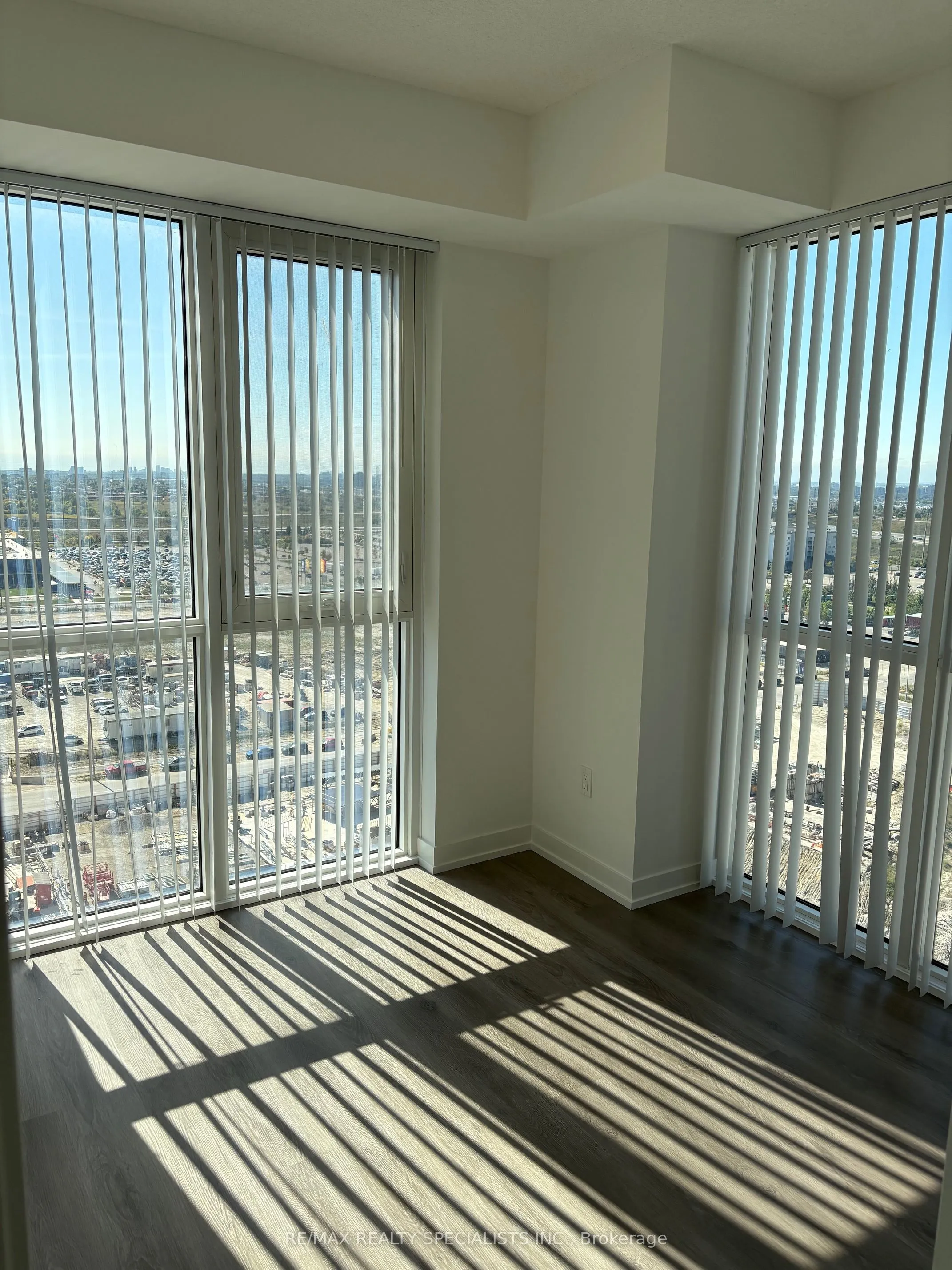 28 Interchange Way, #1712