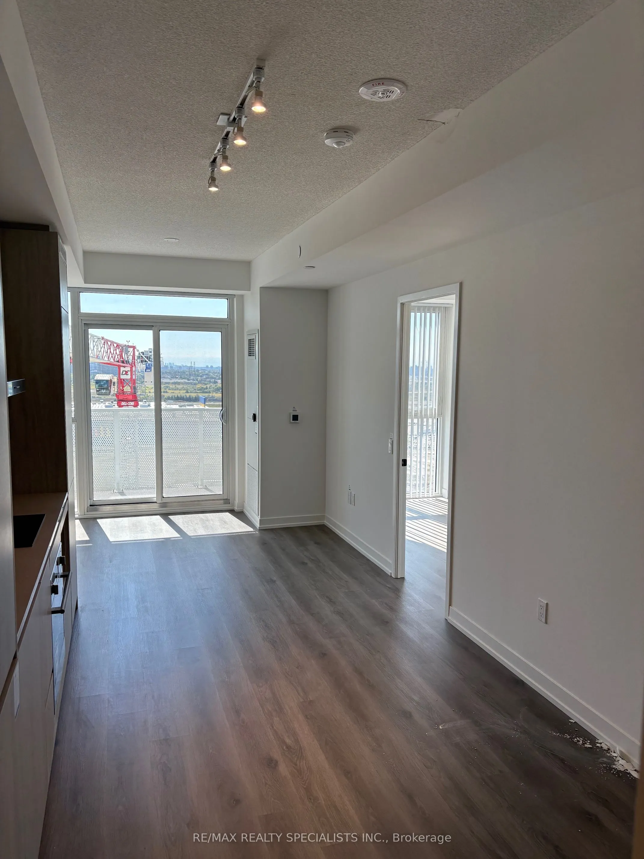 28 Interchange Way, #1712