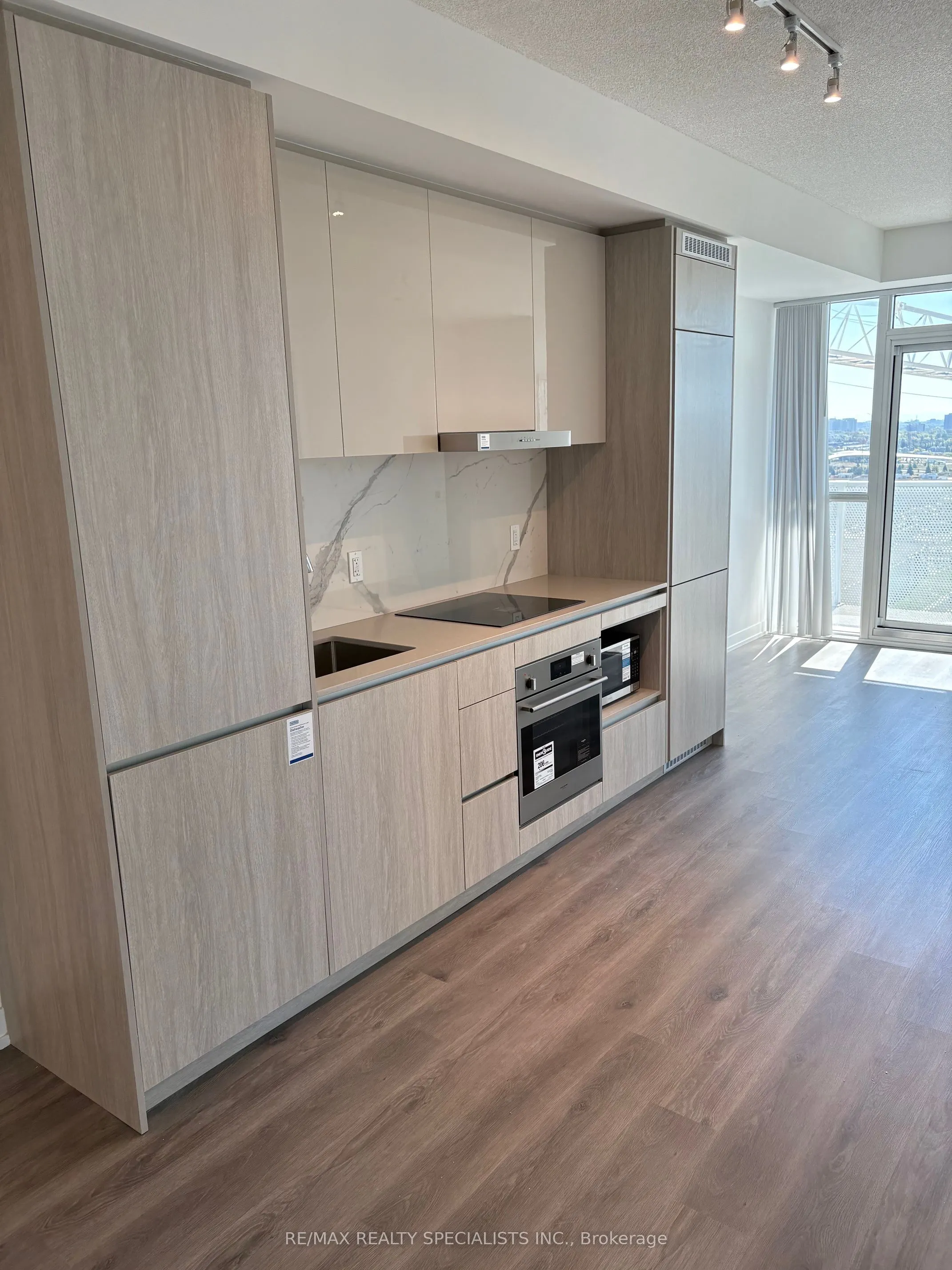 28 Interchange Way, #1712