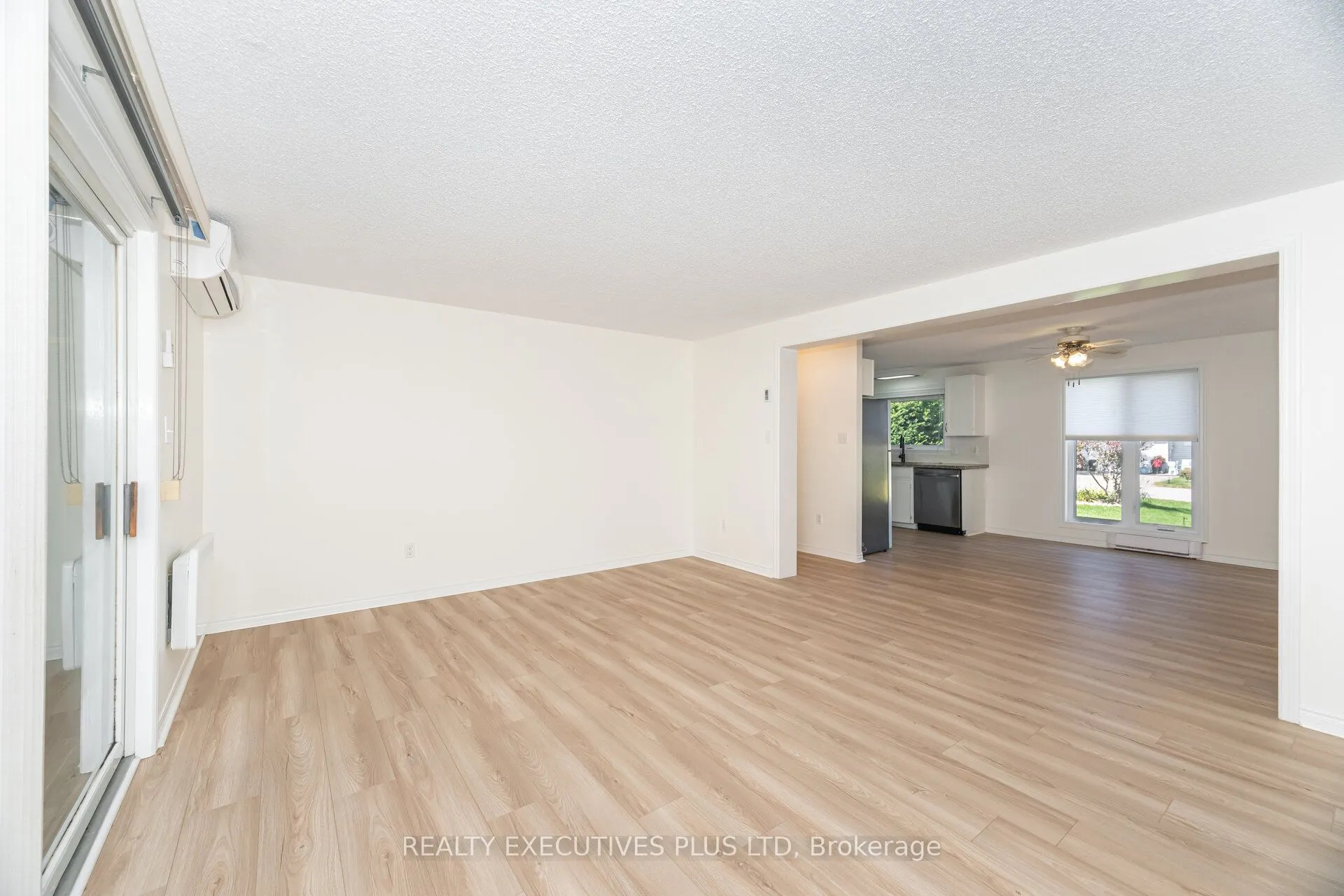 3 Hickory Court