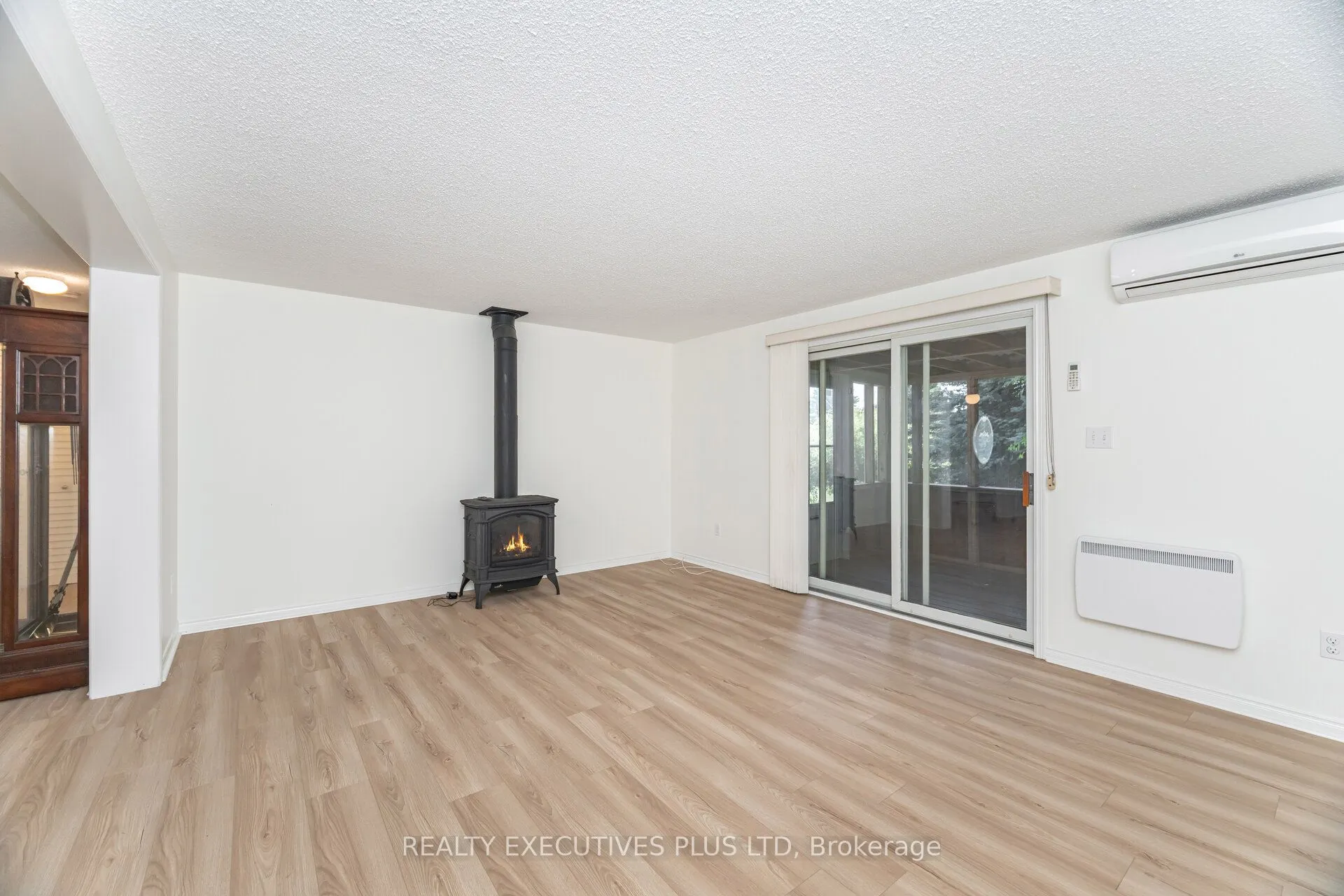 3 Hickory Court