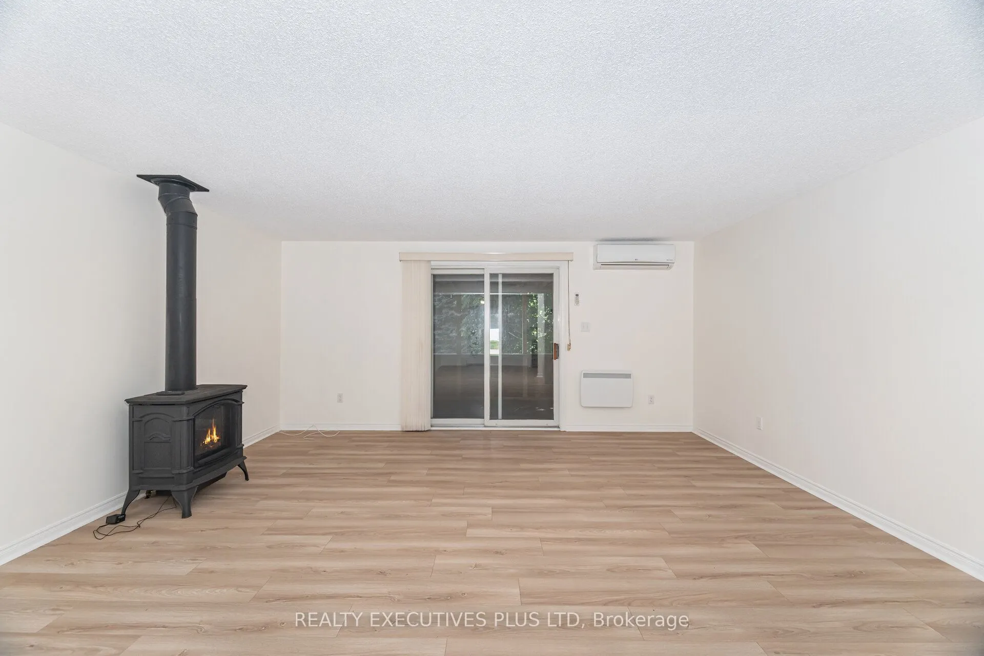3 Hickory Court