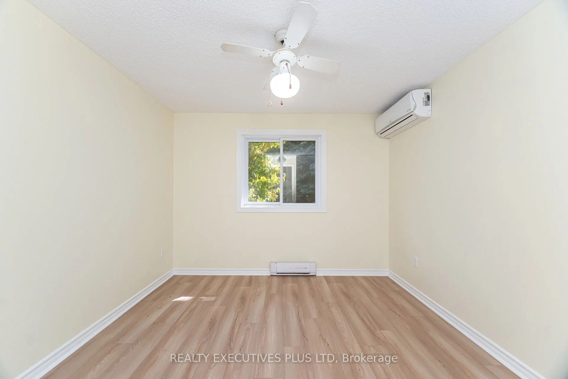 3 Hickory Court