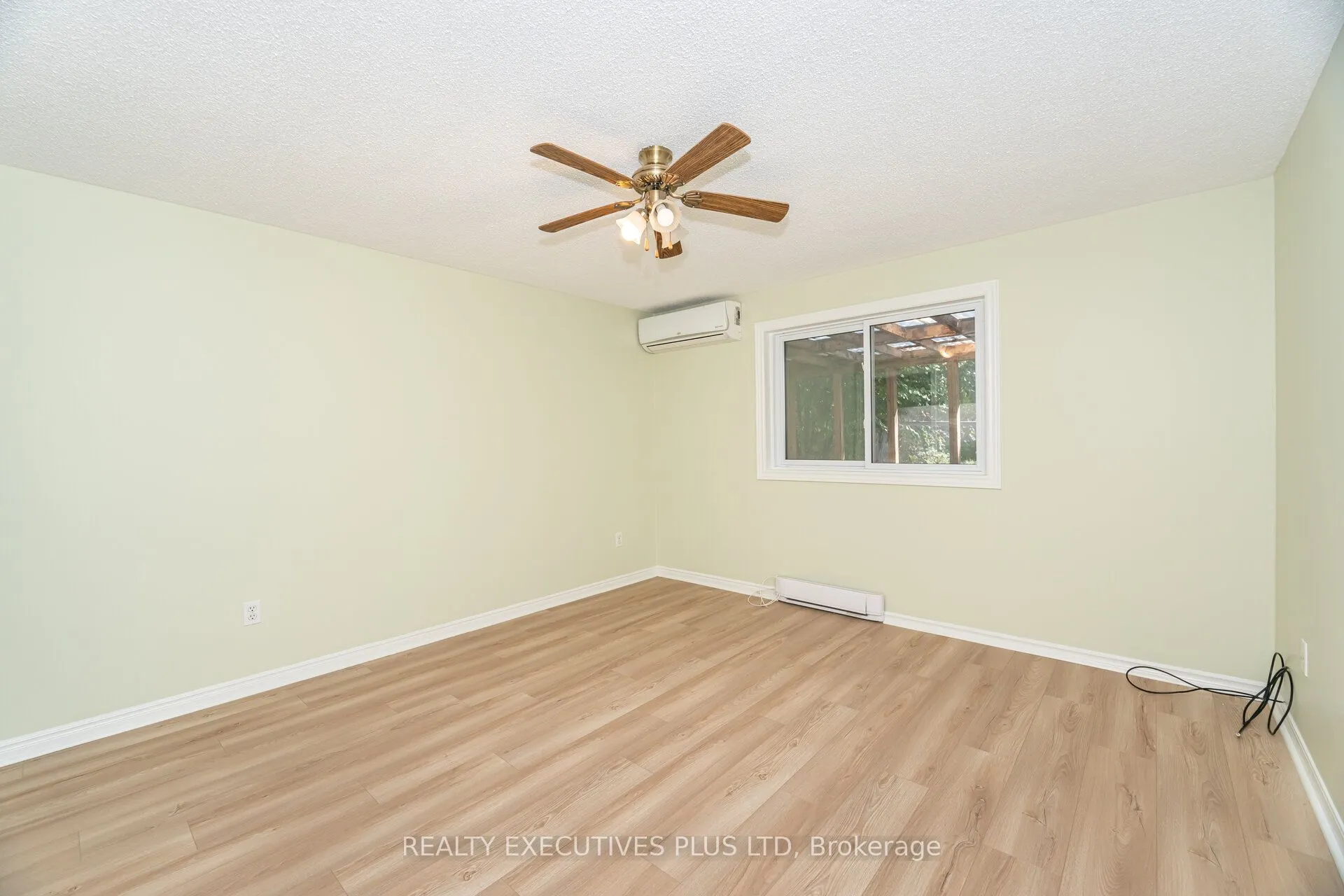 3 Hickory Court