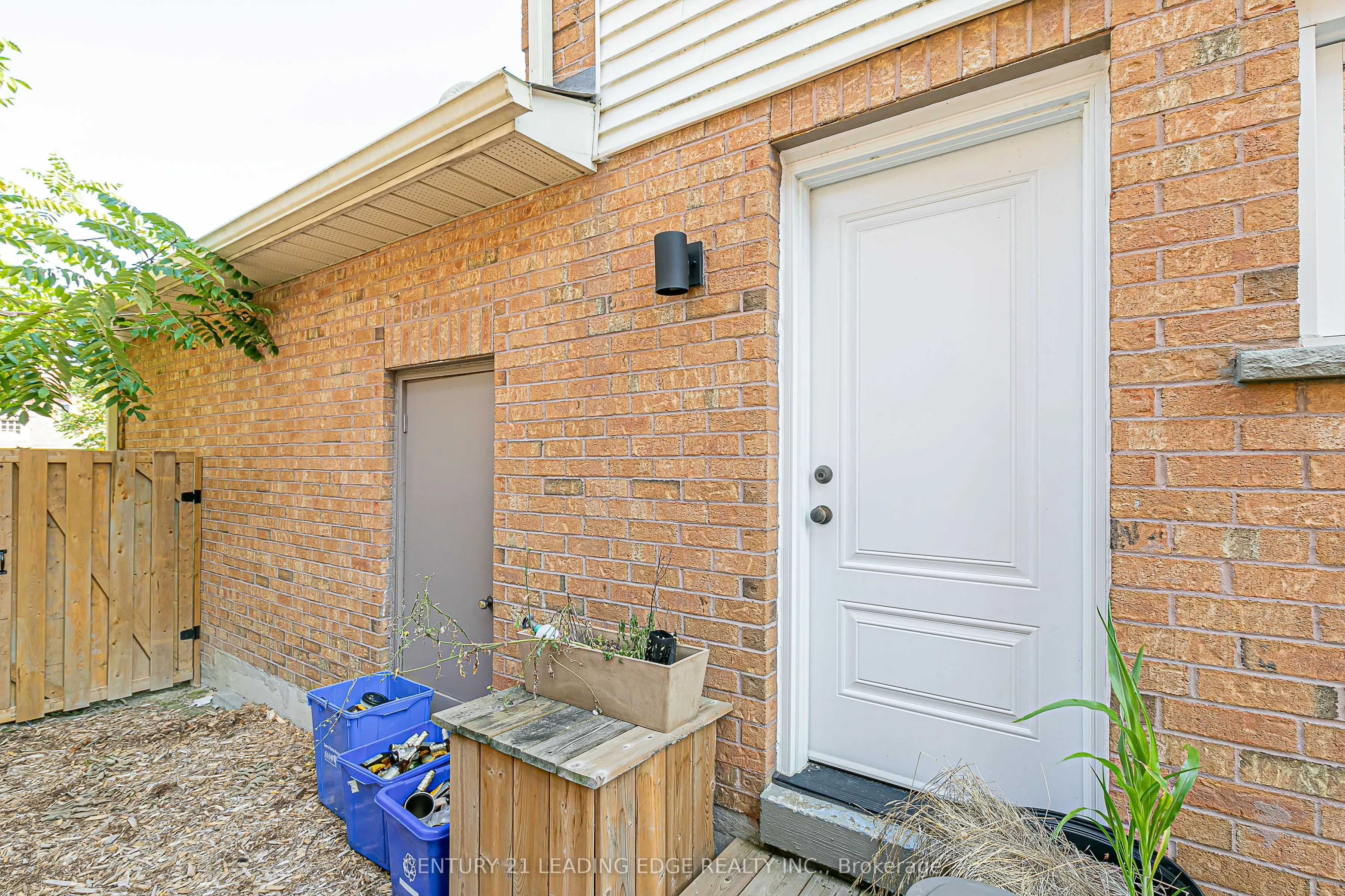 31 TWELVE OAKS Drive
