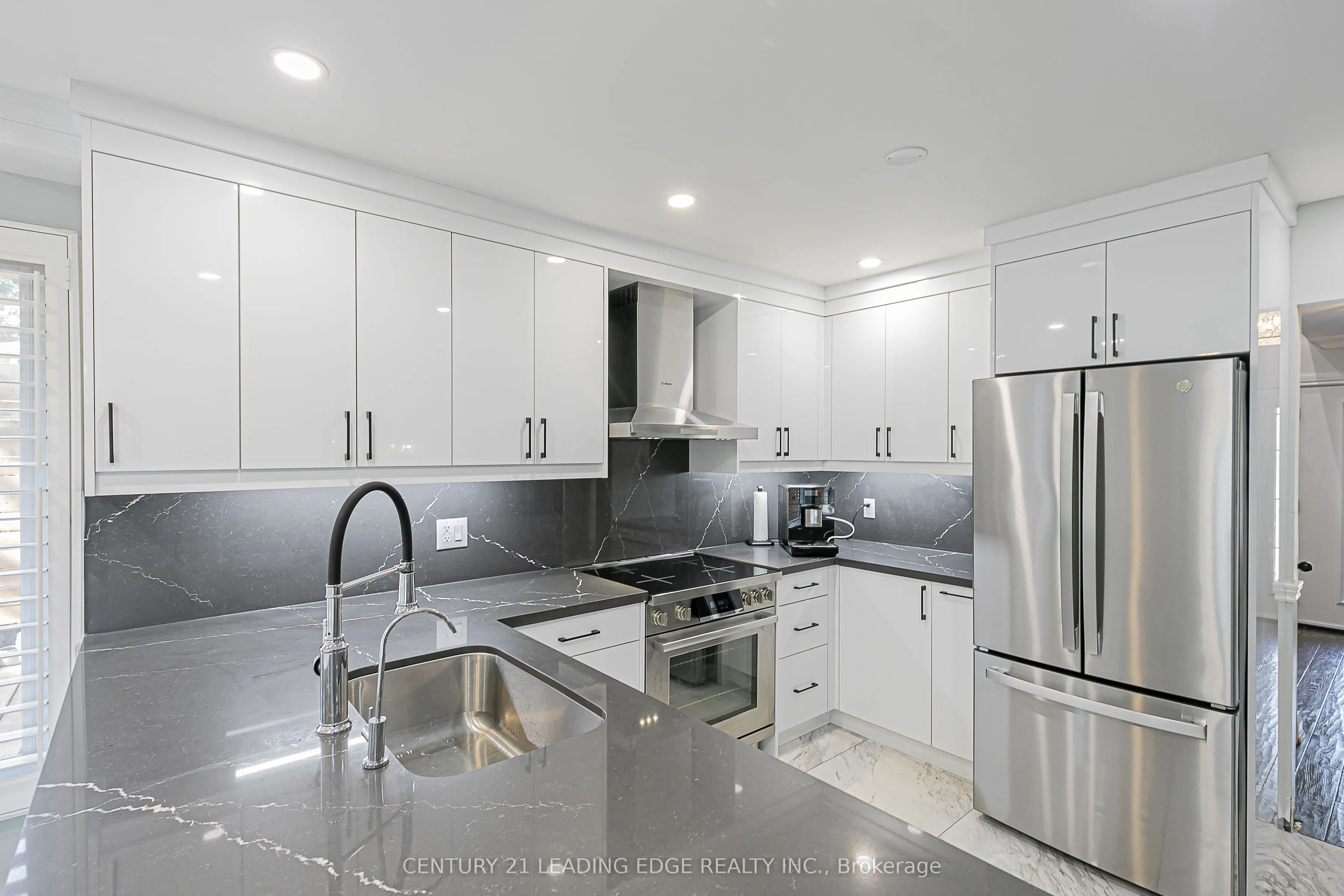 31 TWELVE OAKS Drive