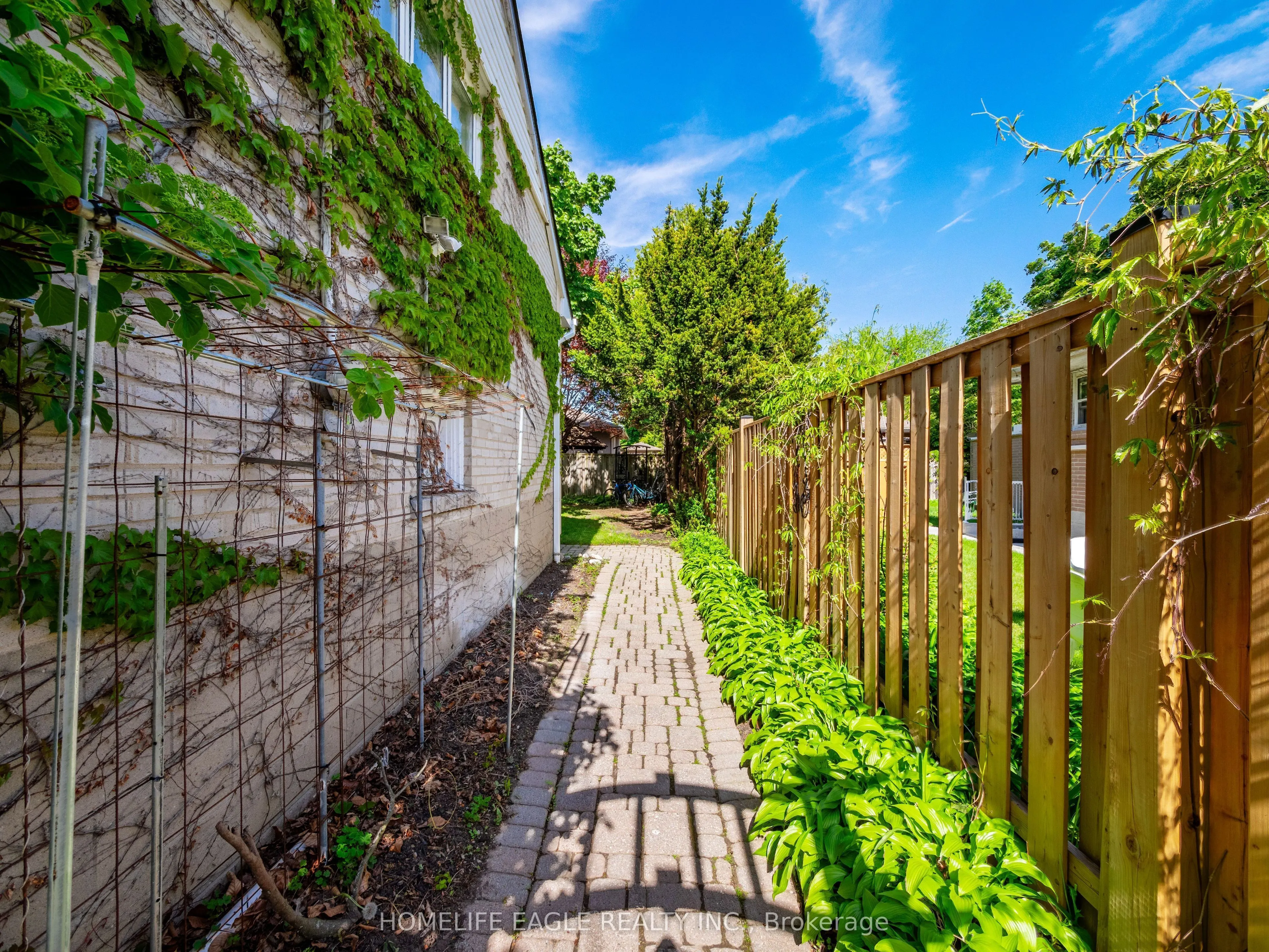 11 Knollside Drive