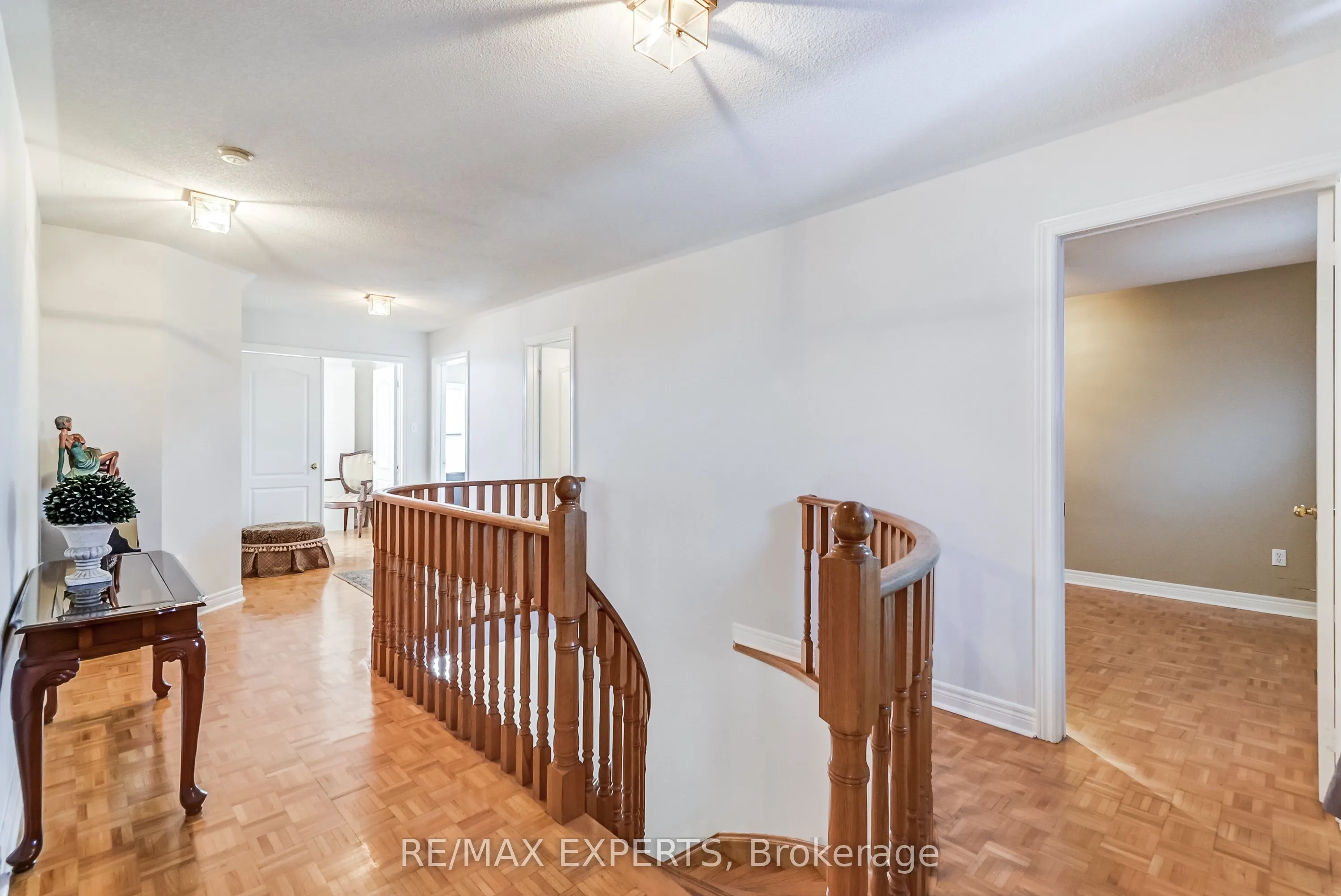 8 Pine Hollow Crescent