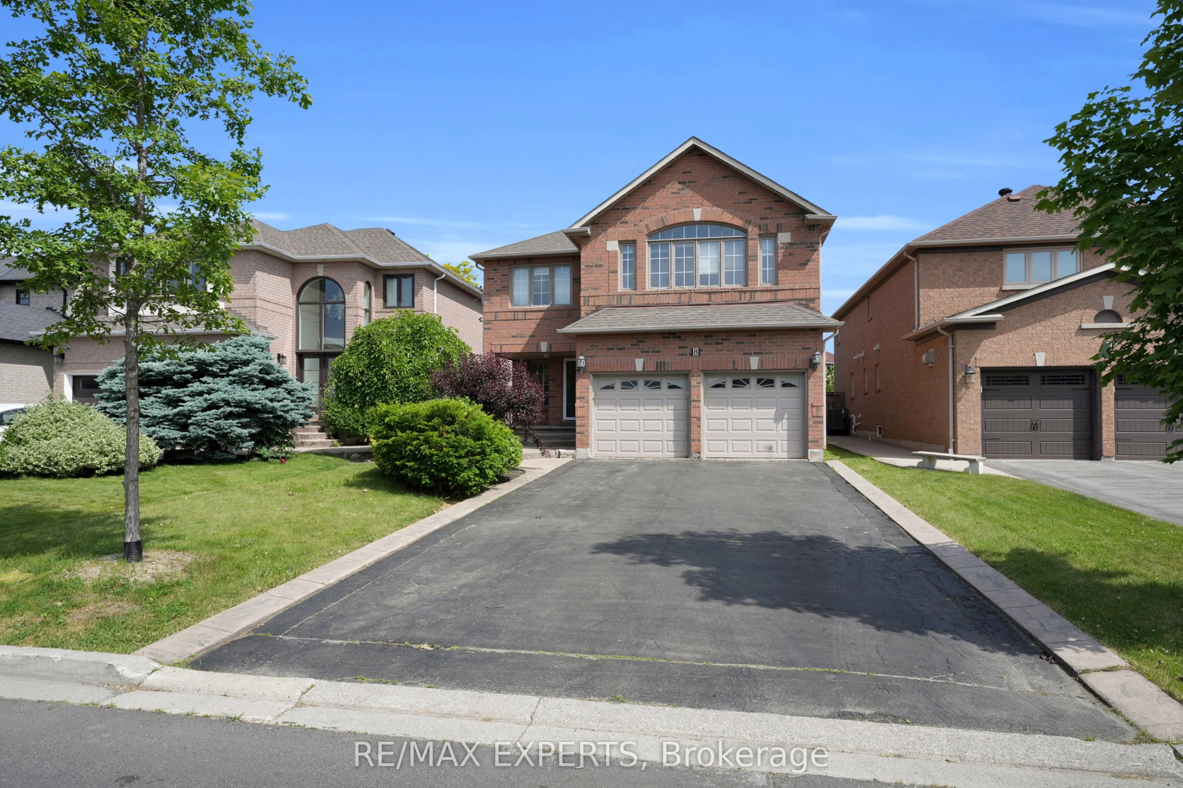 8 Pine Hollow Crescent