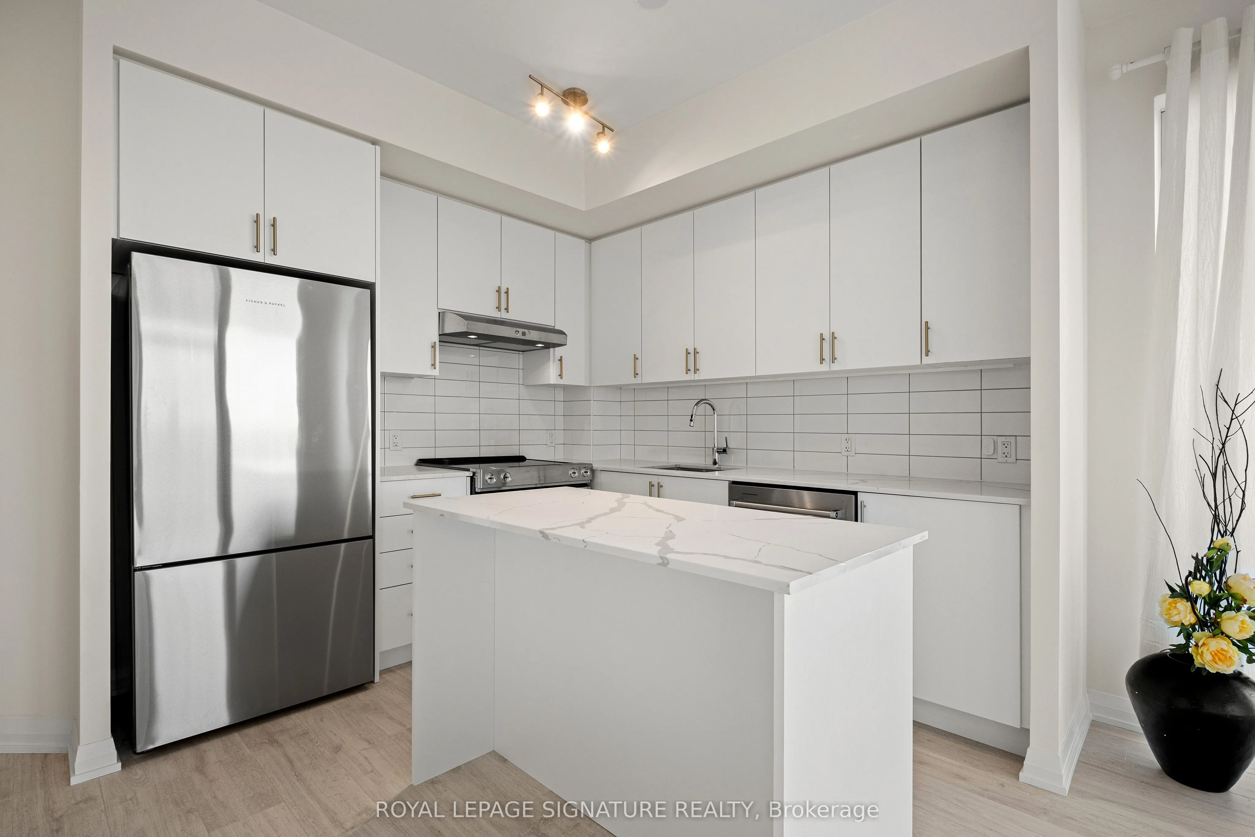 9000 Jane Street, #602