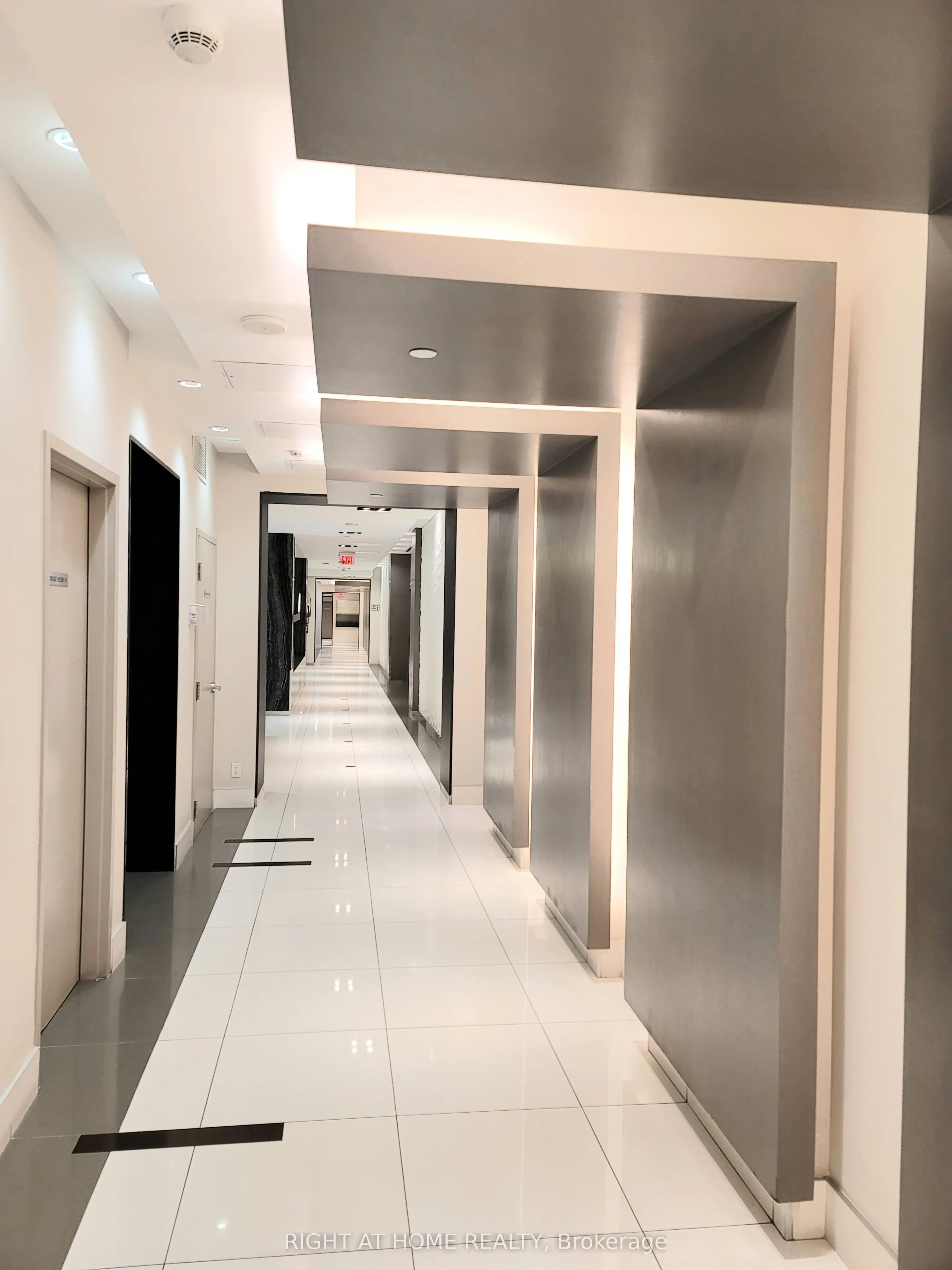 7167 YONGE Street, #1007