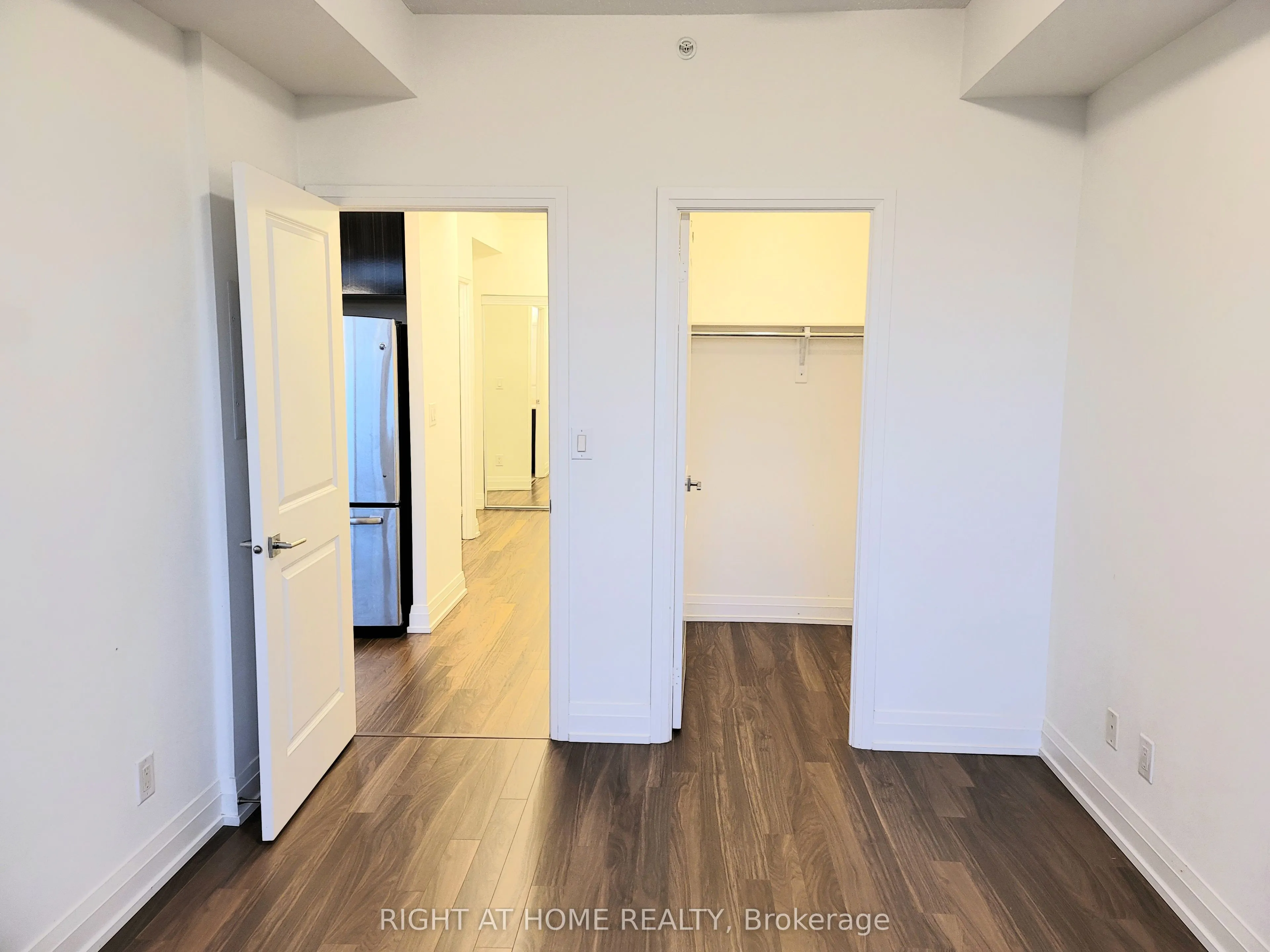 7167 YONGE Street, #1007