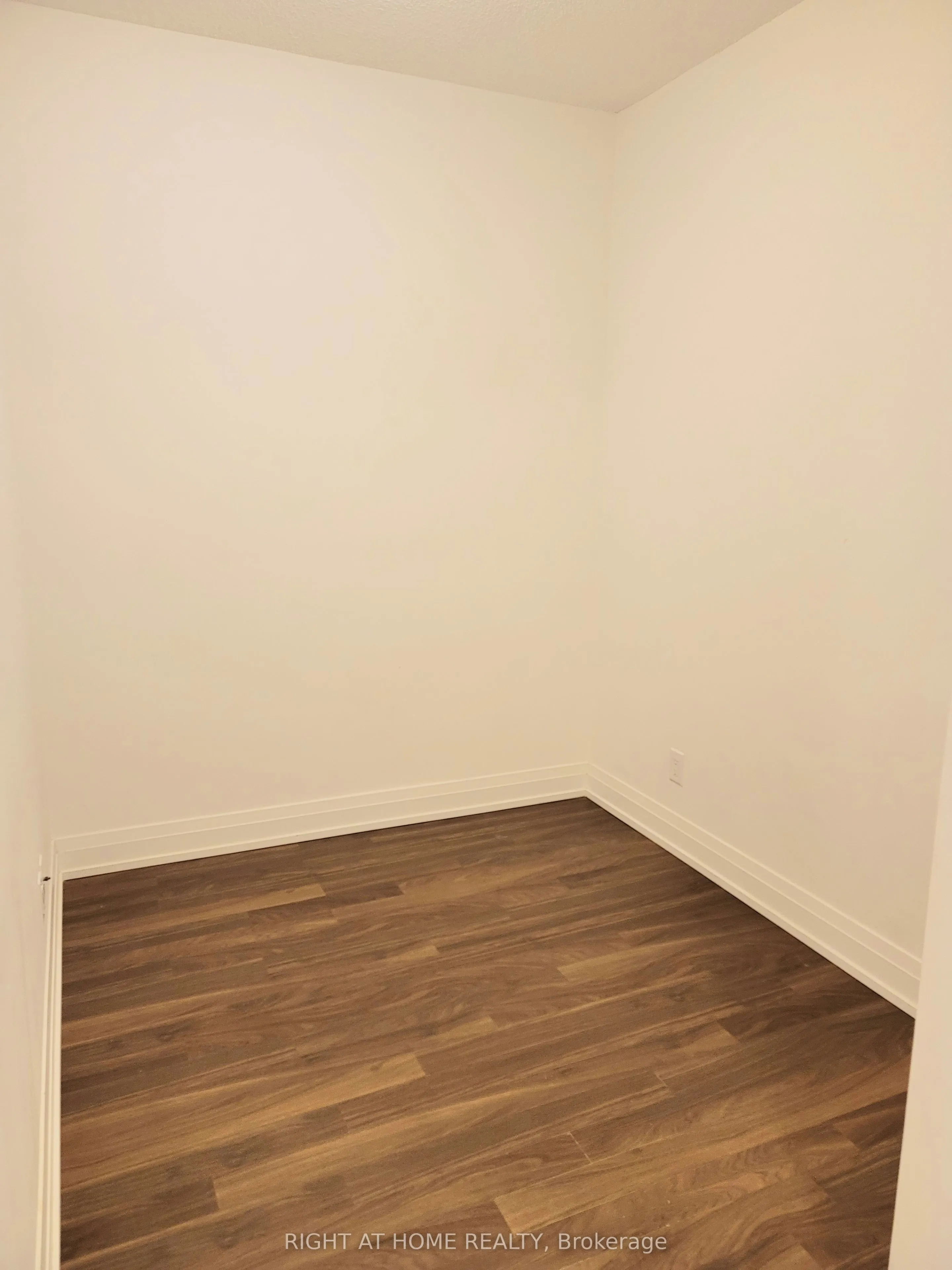 7167 YONGE Street, #1007
