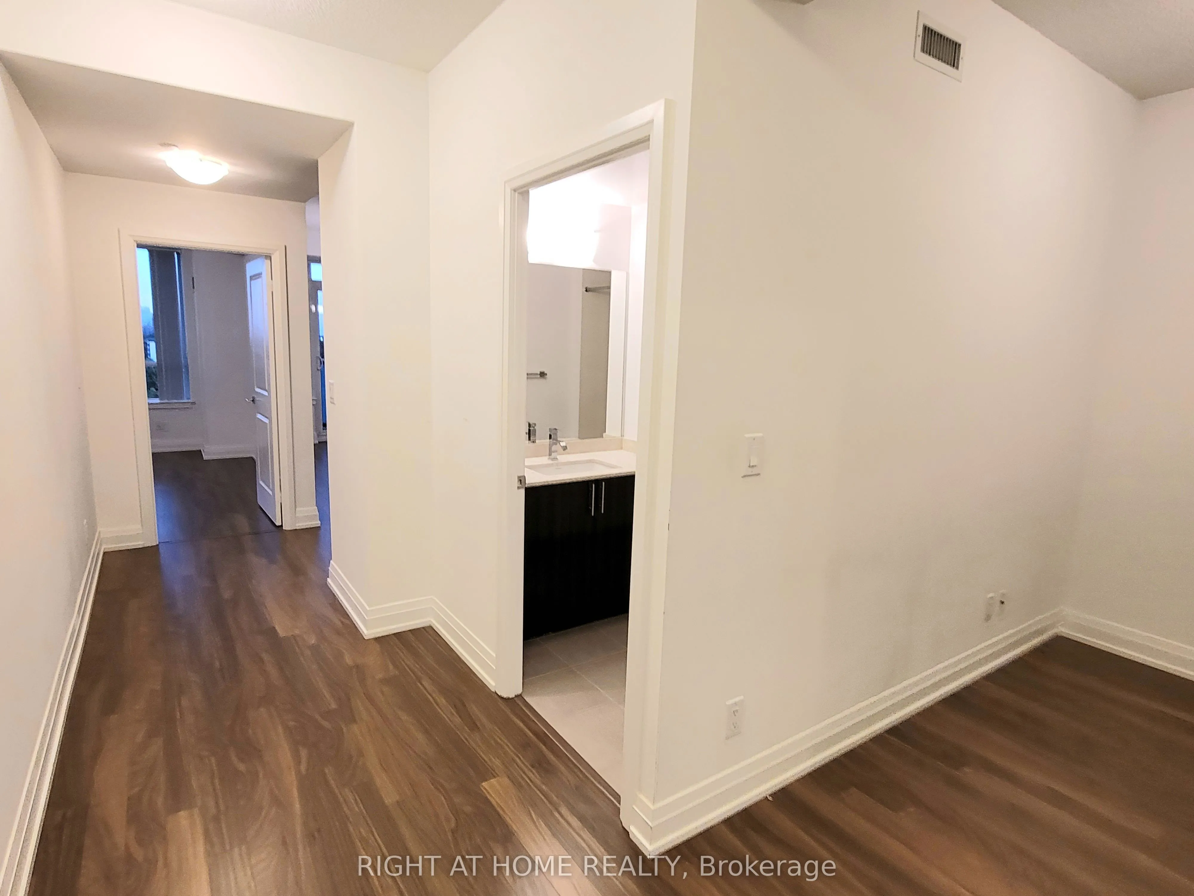 7167 YONGE Street, #1007
