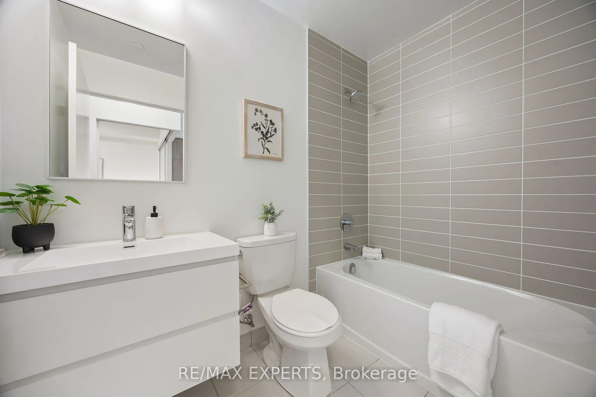 8119 Birchmount Road, #828