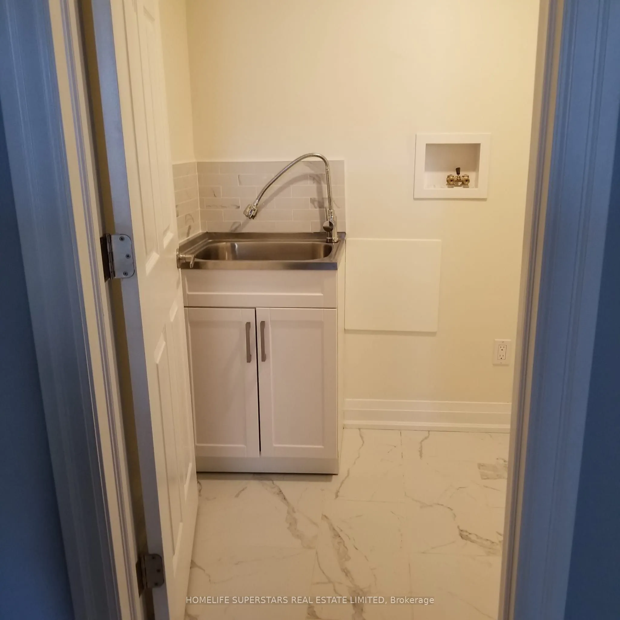 55 Glen Abbey Trail, #Bsmt.