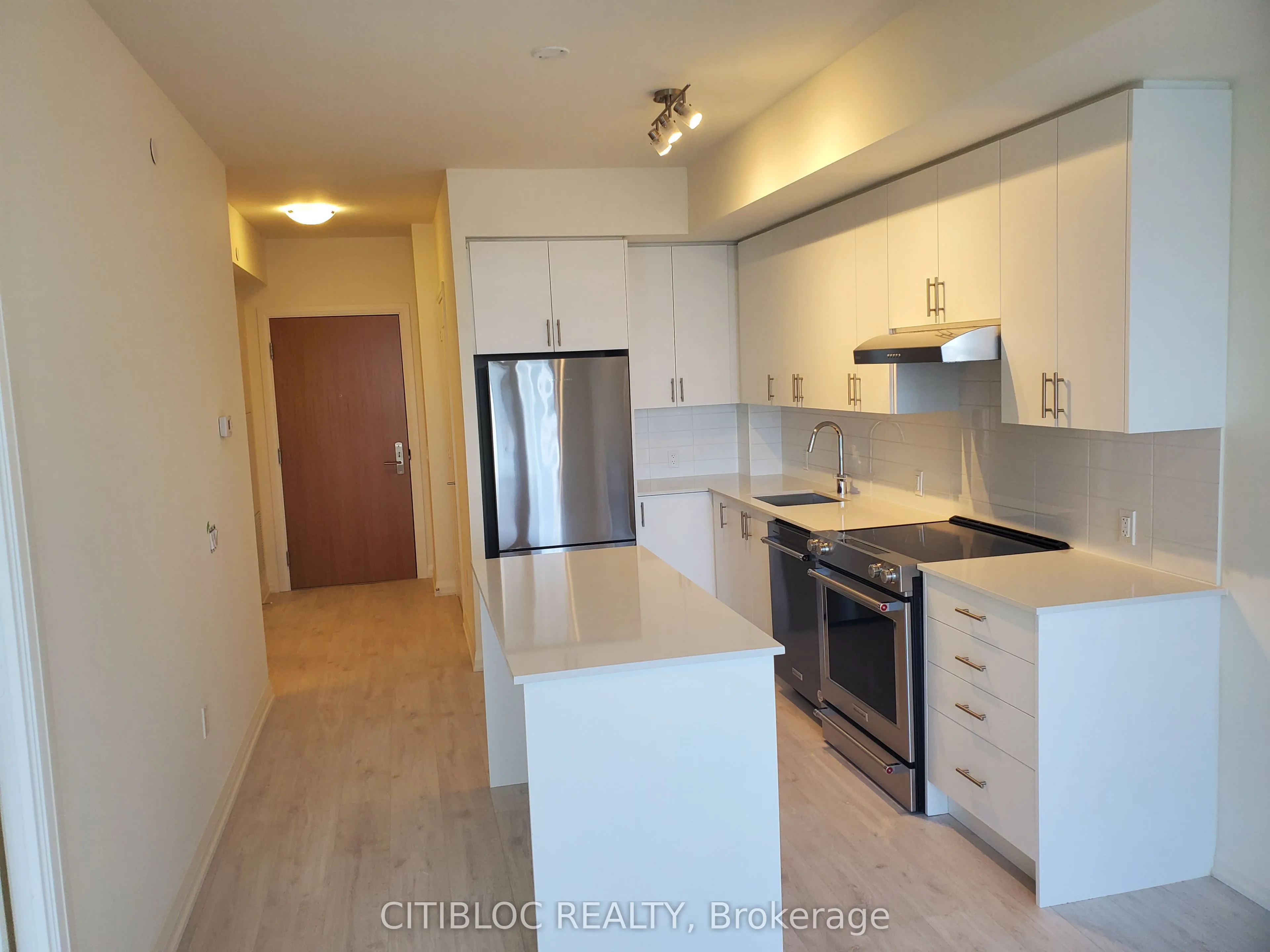 8960 Jane Street, #2516