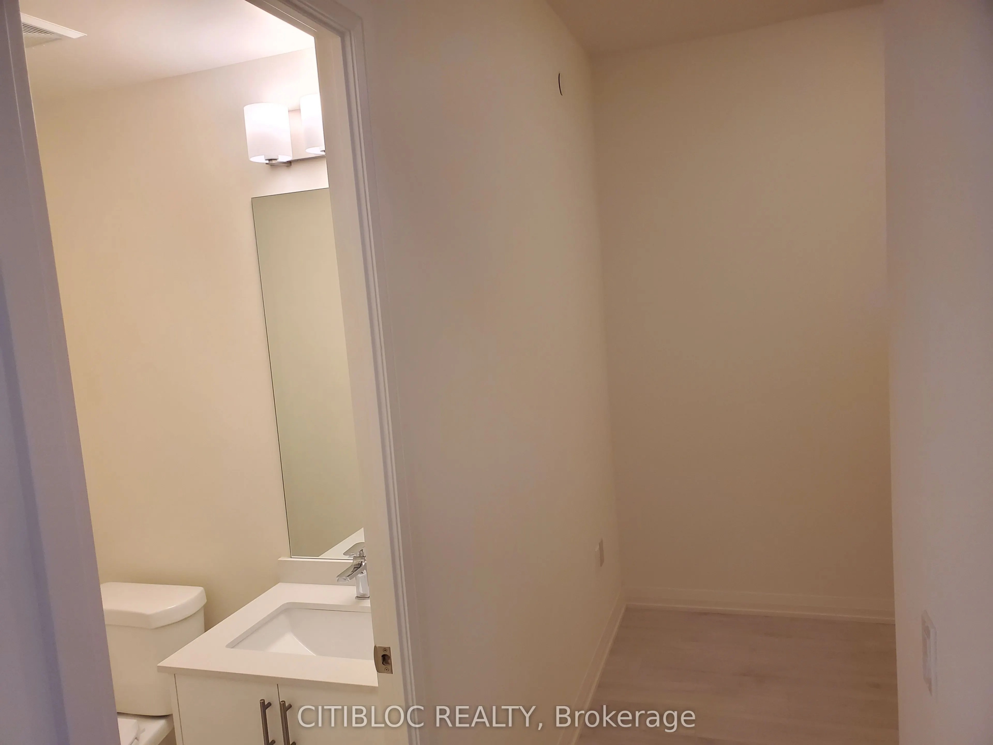 8960 Jane Street, #2516