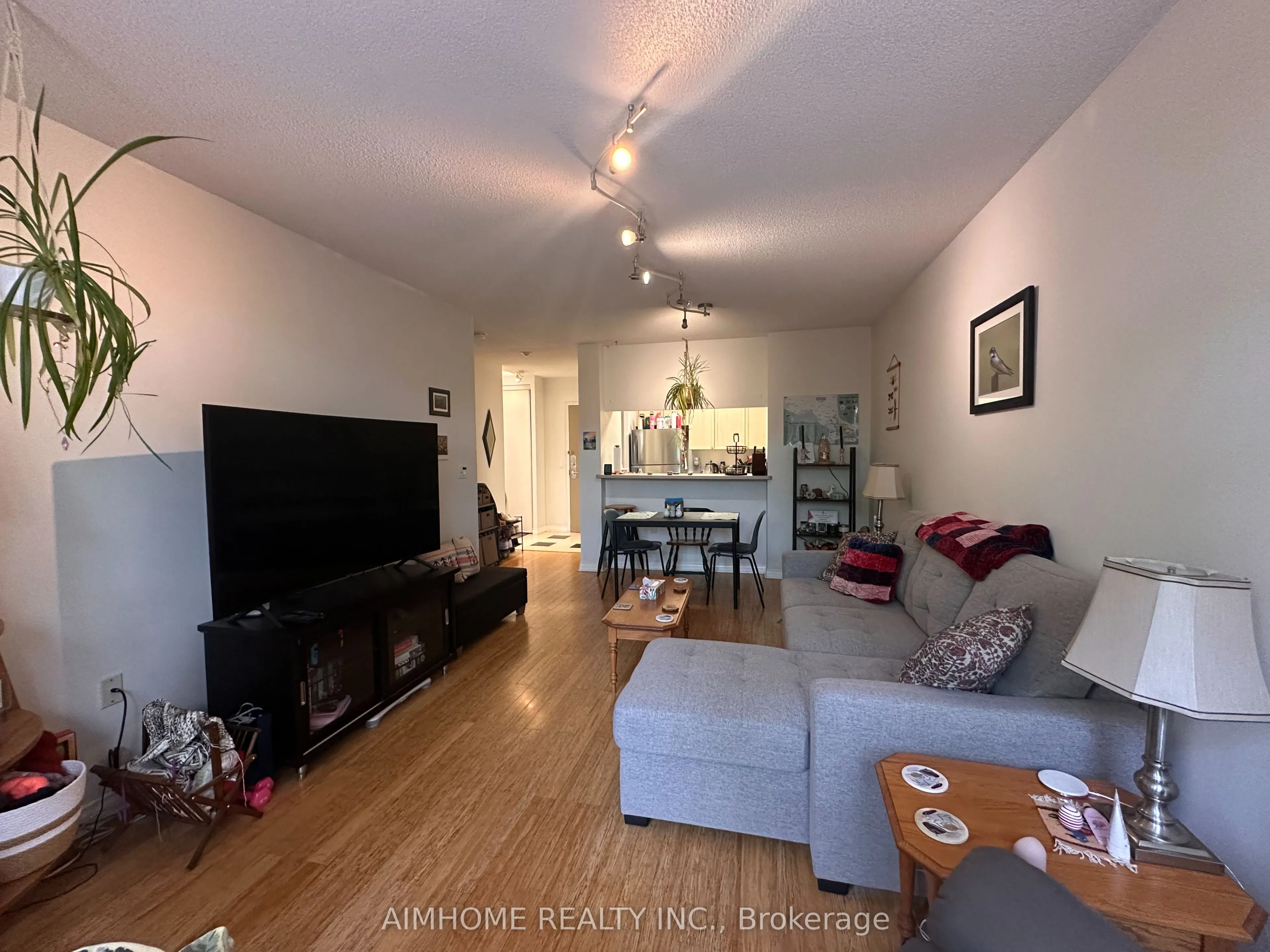 2200 John Street, #110