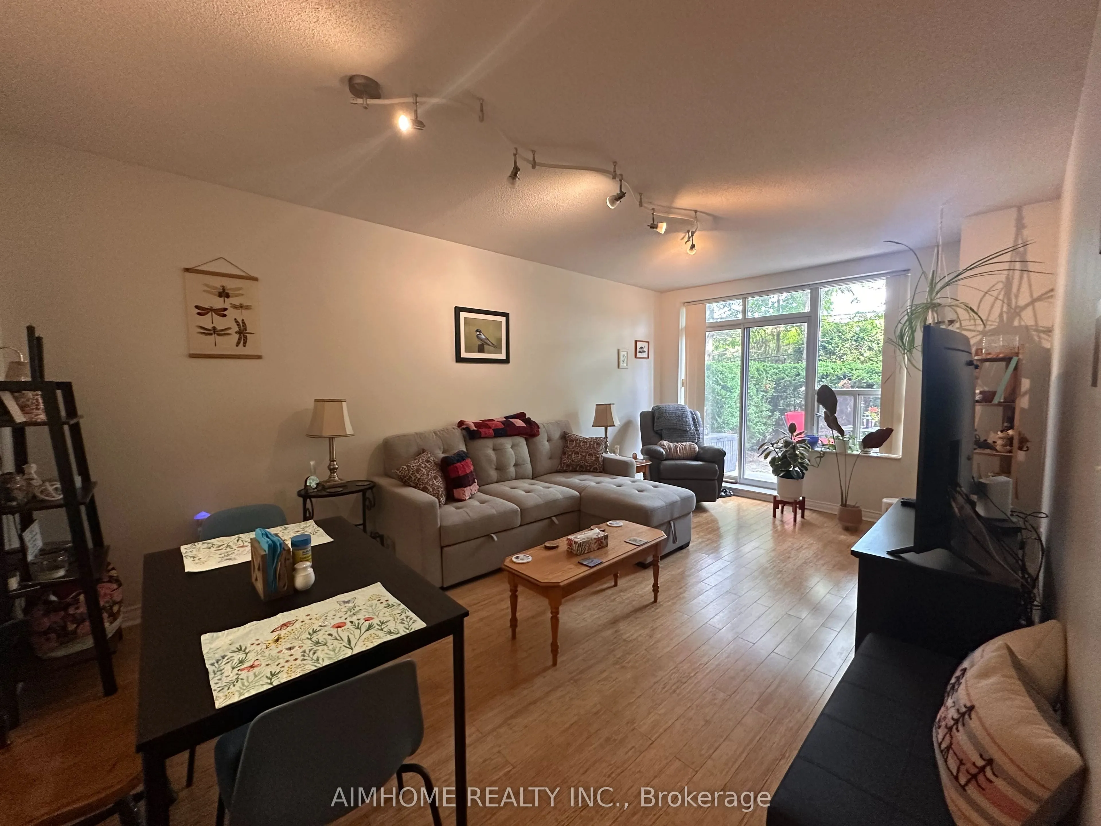2200 John Street, #110