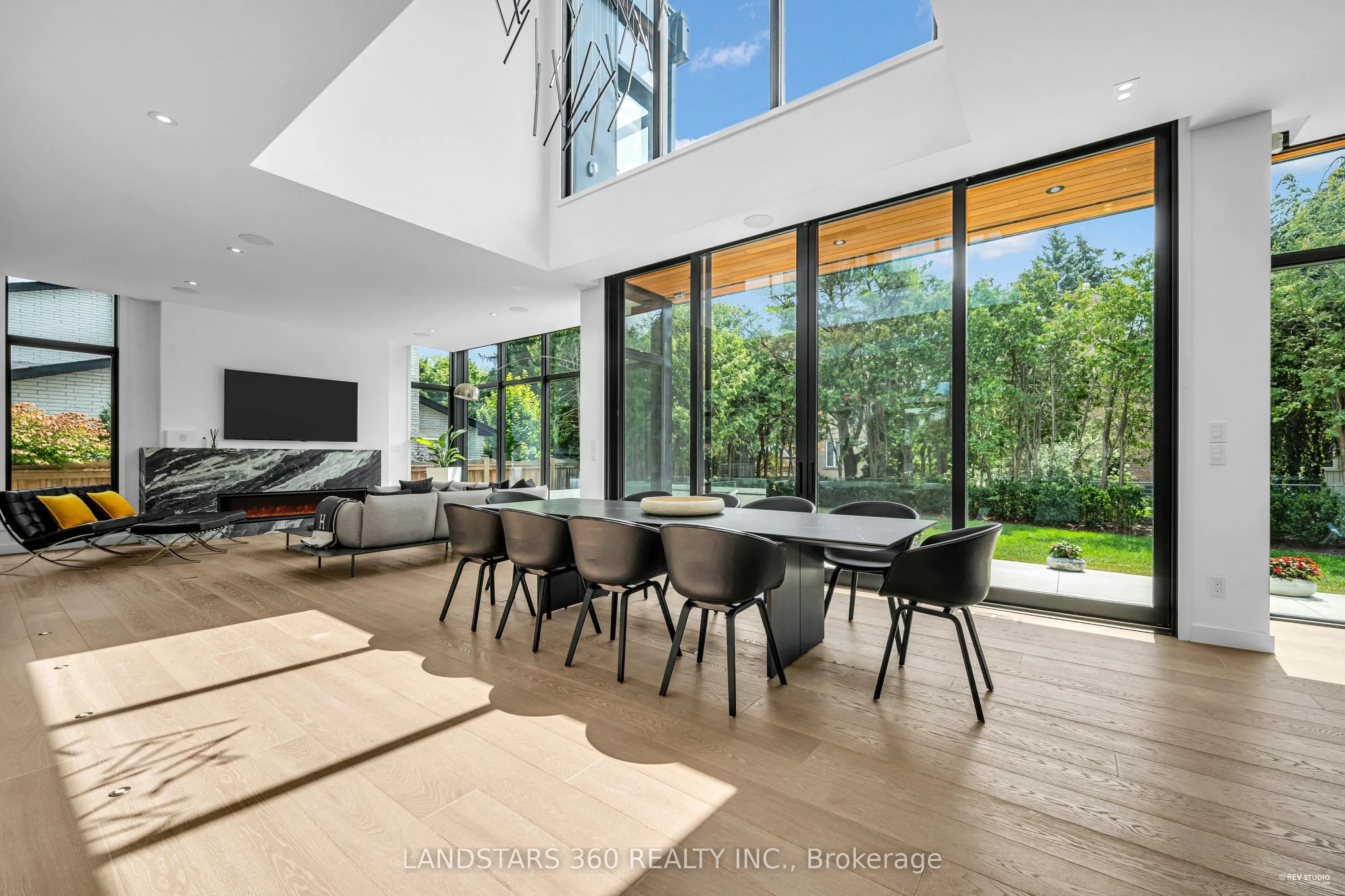 7 Whitelaw Court