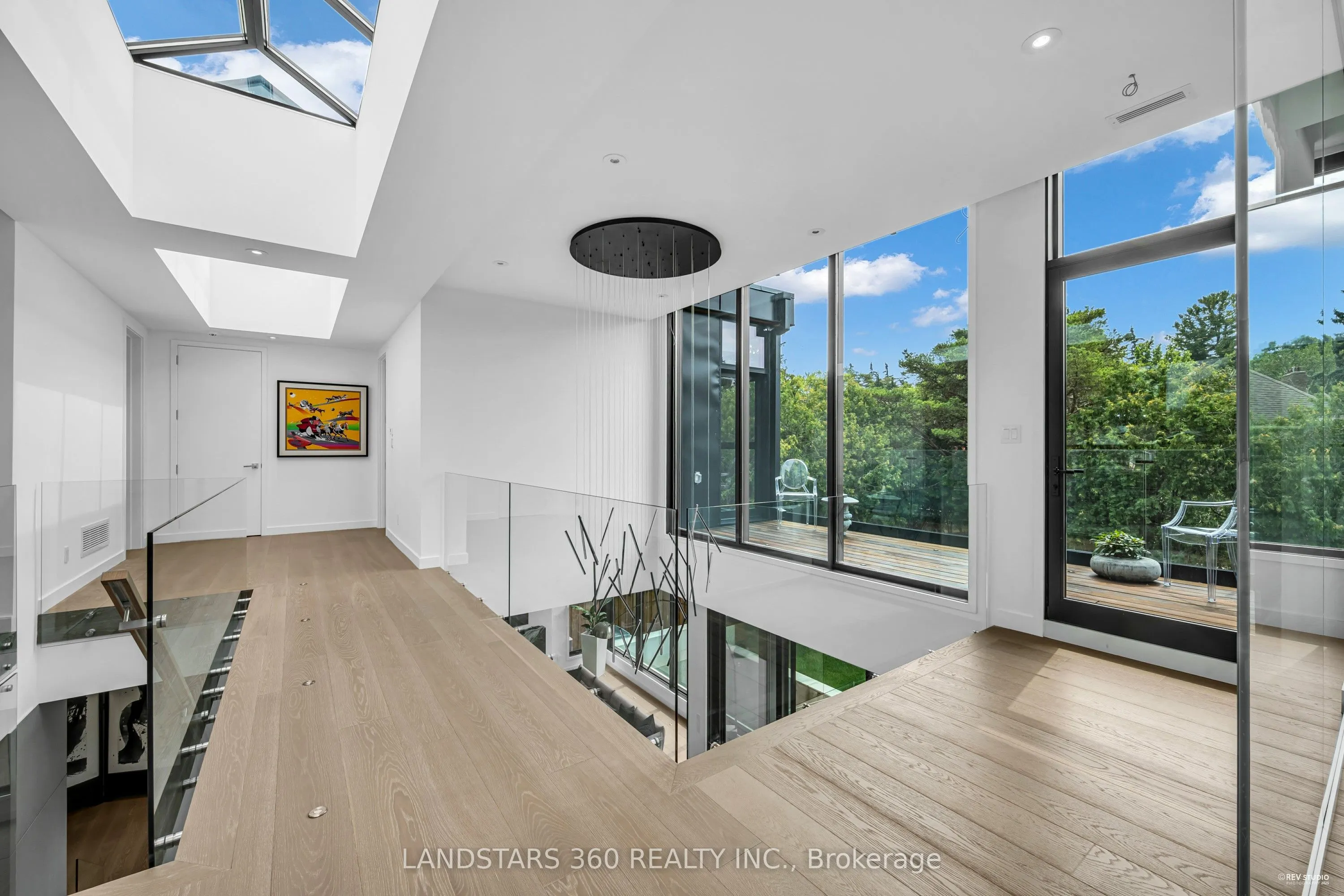 7 Whitelaw Court