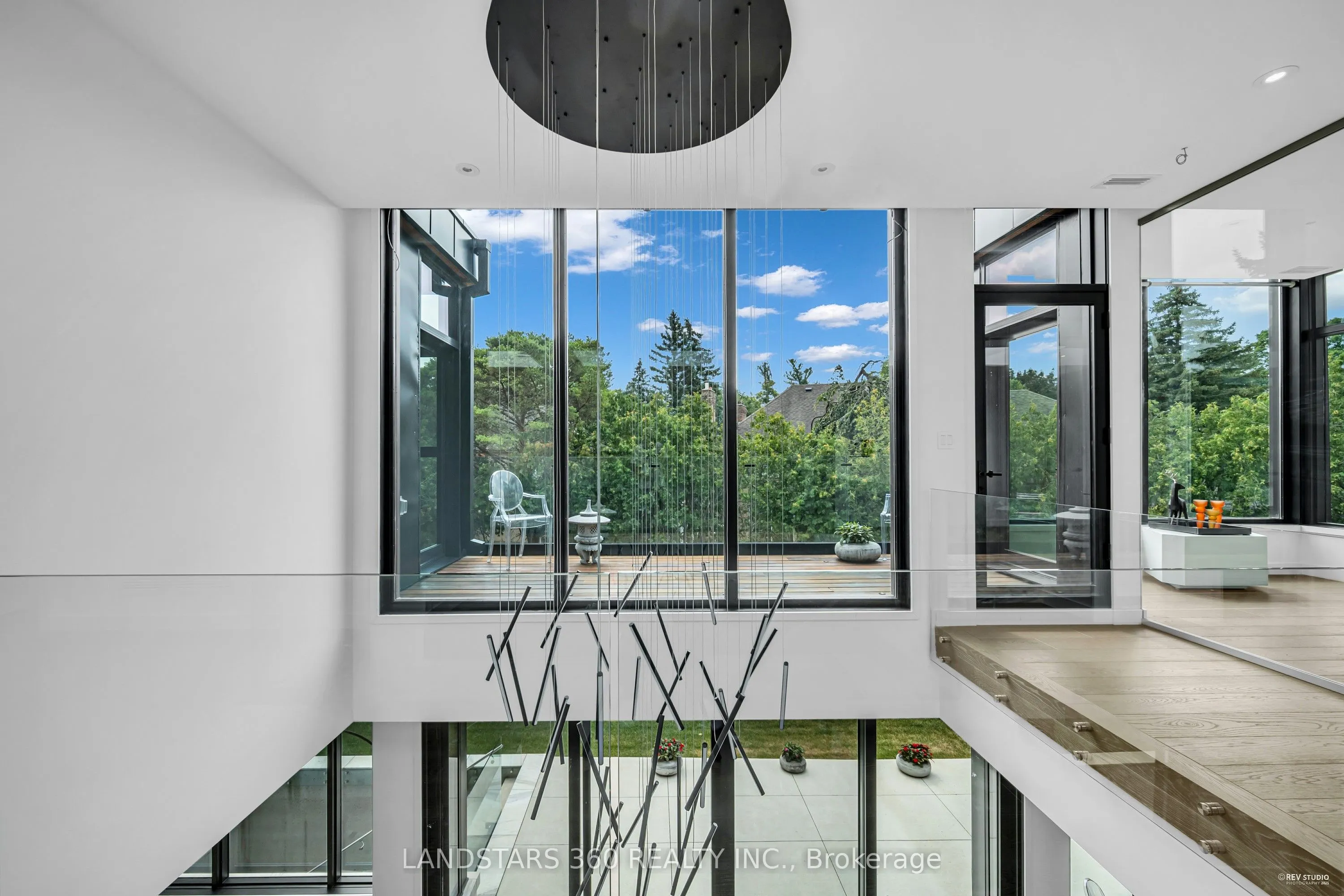 7 Whitelaw Court