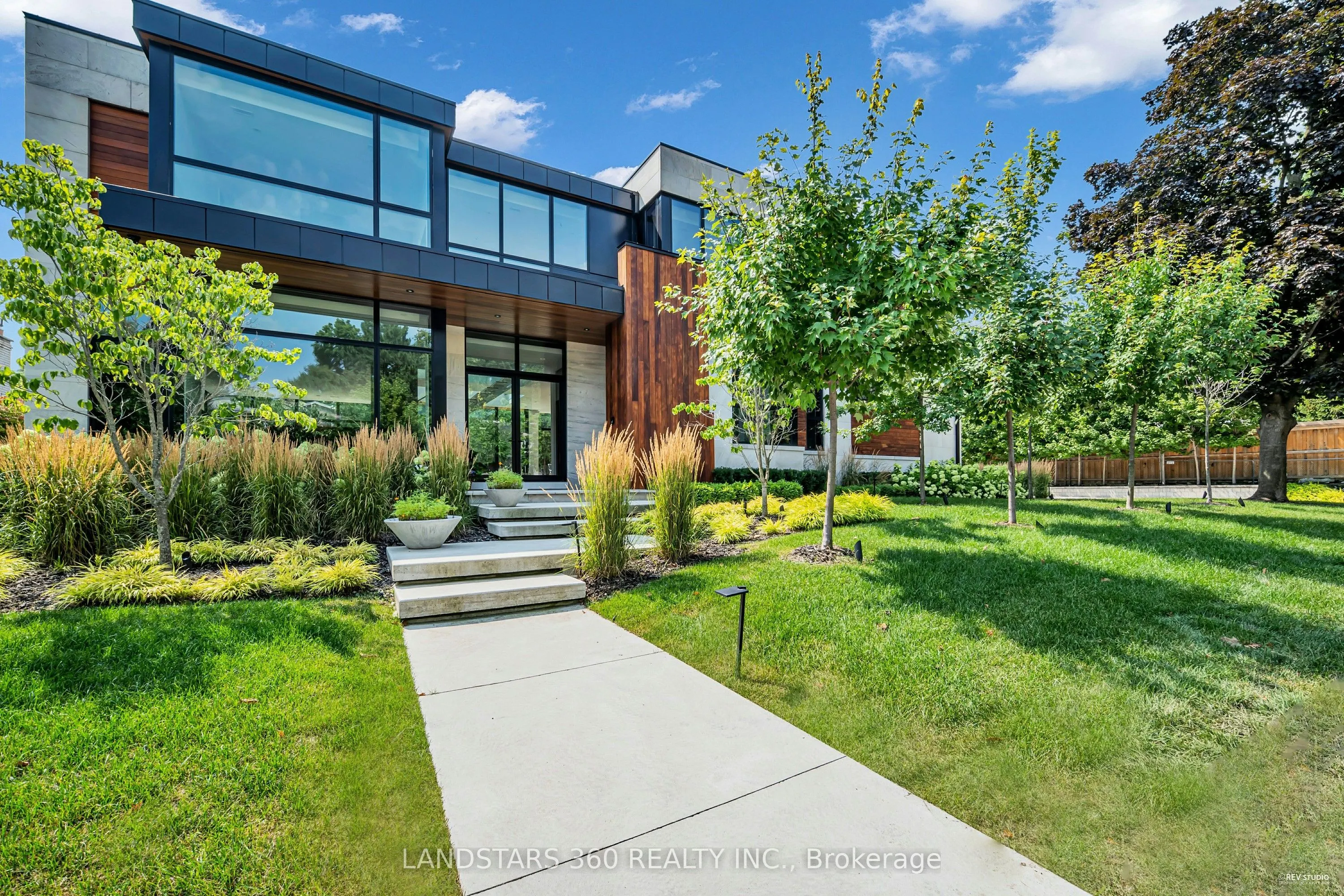 7 Whitelaw Court