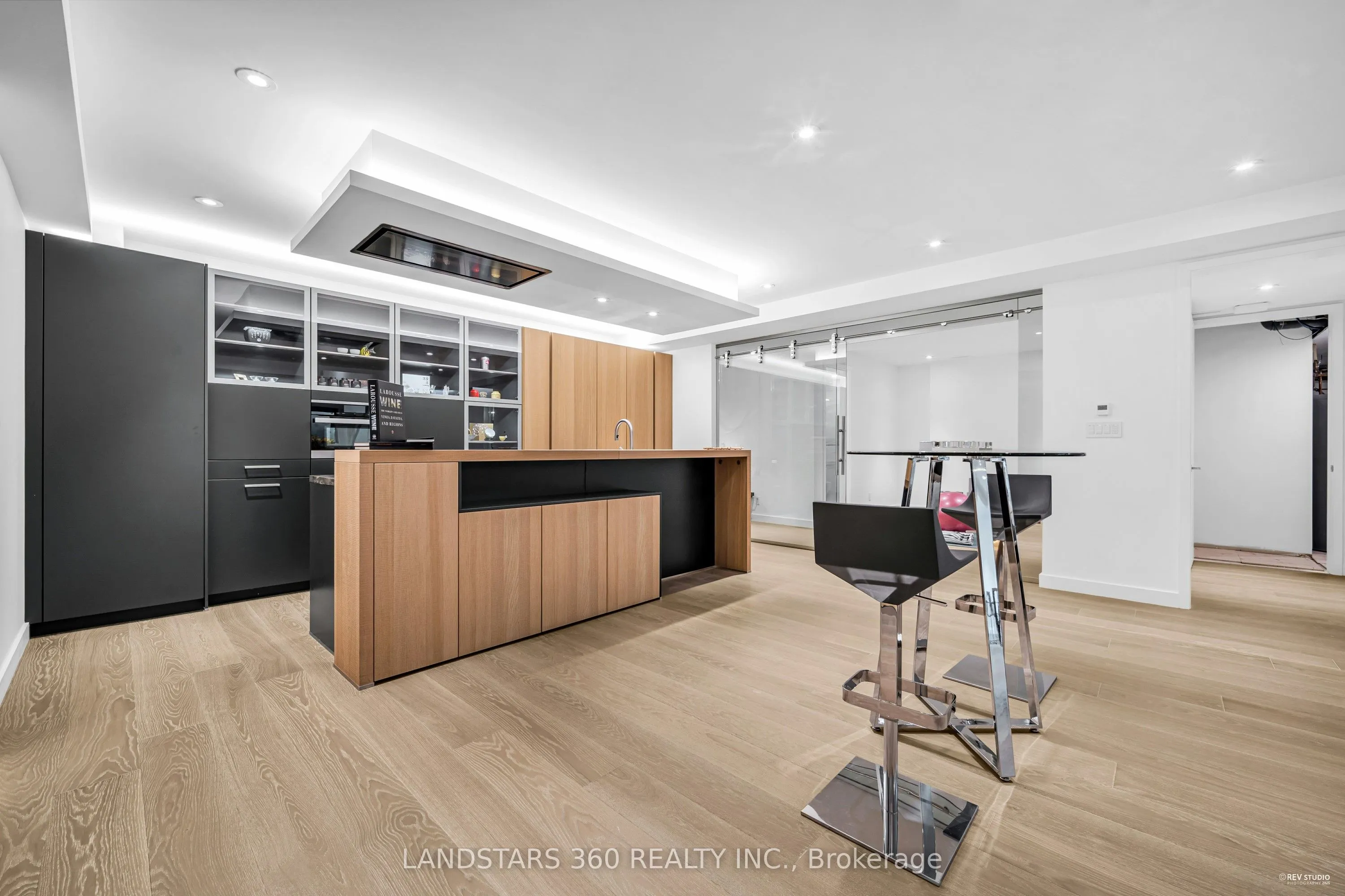 7 Whitelaw Court