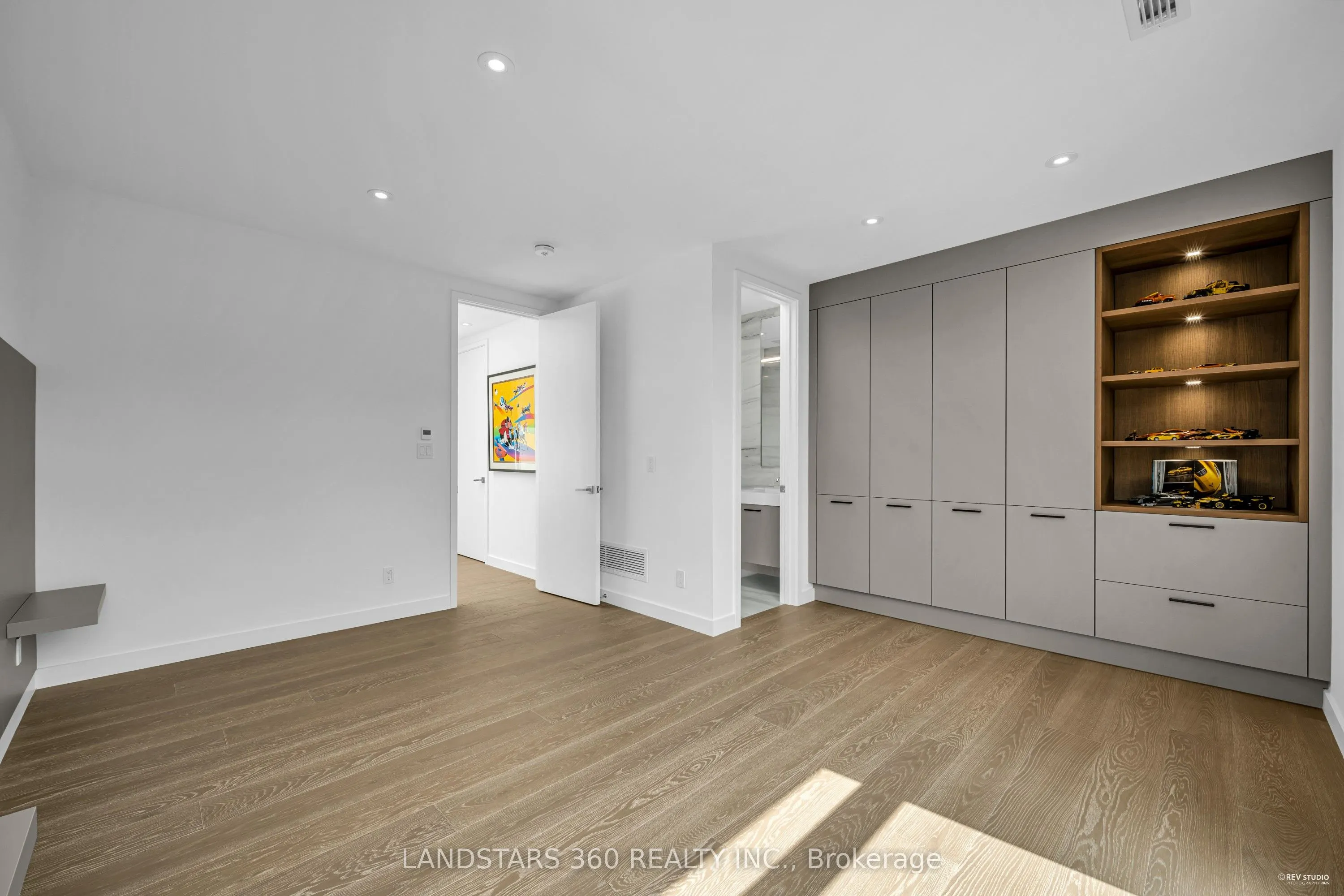 7 Whitelaw Court