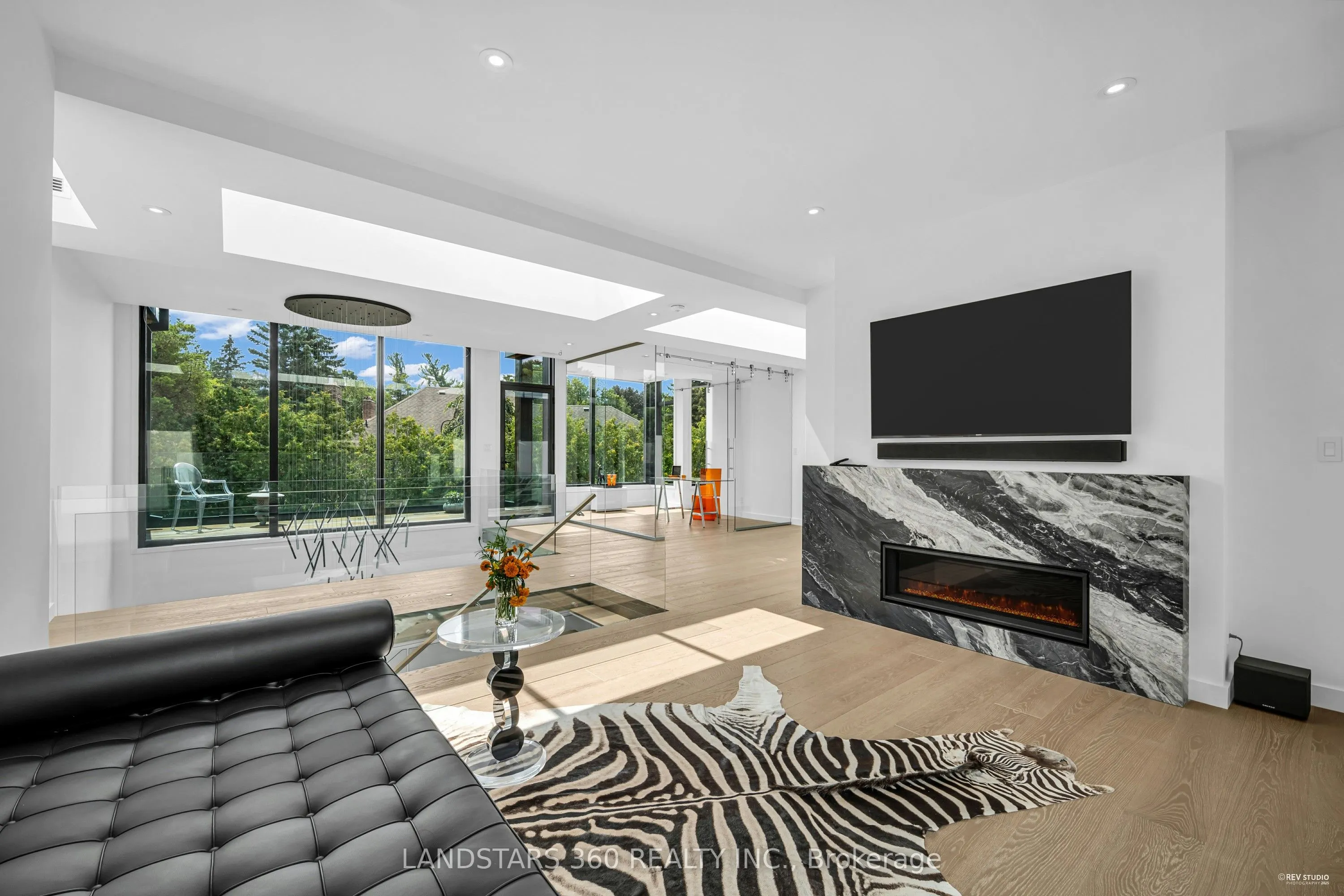 7 Whitelaw Court