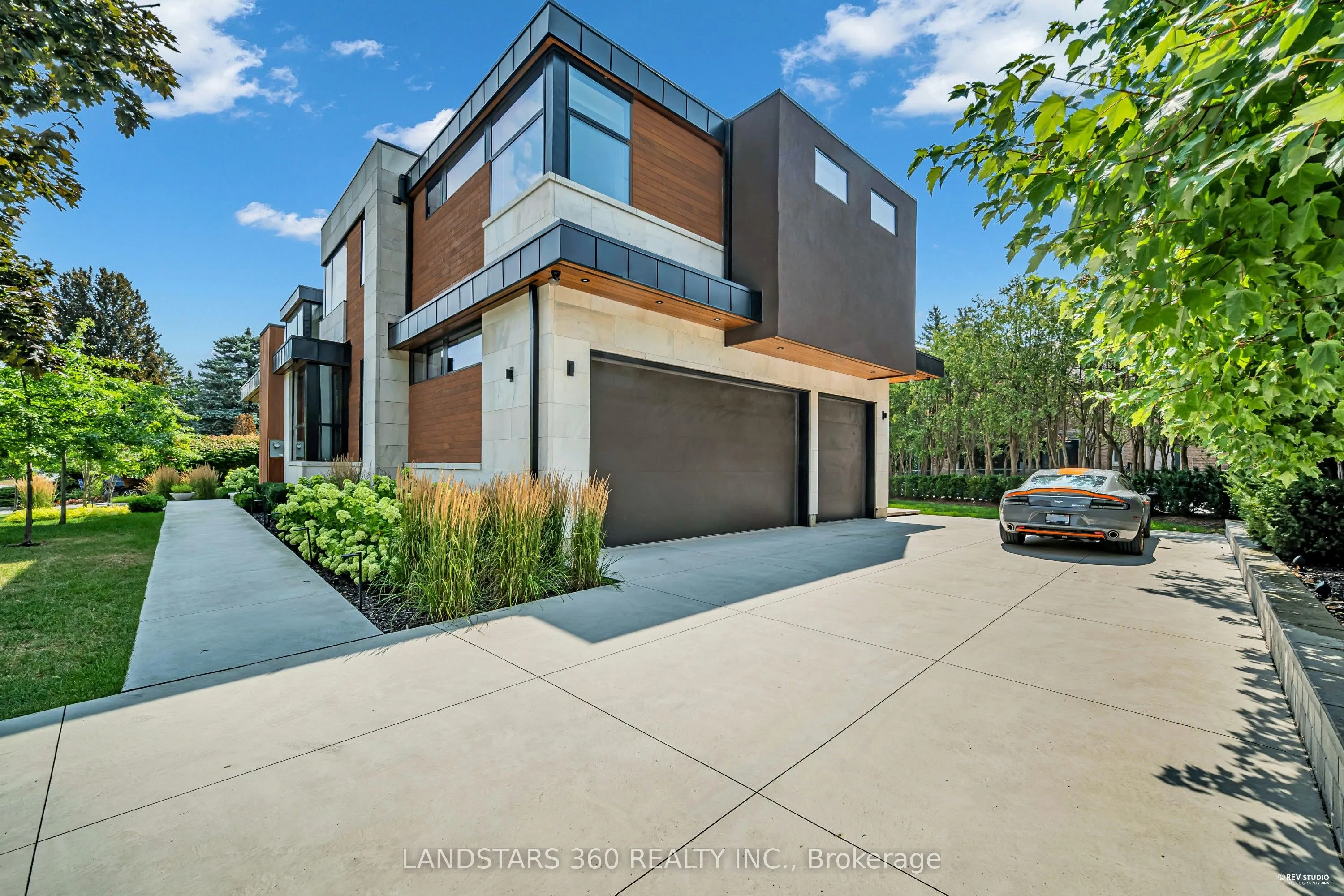7 Whitelaw Court