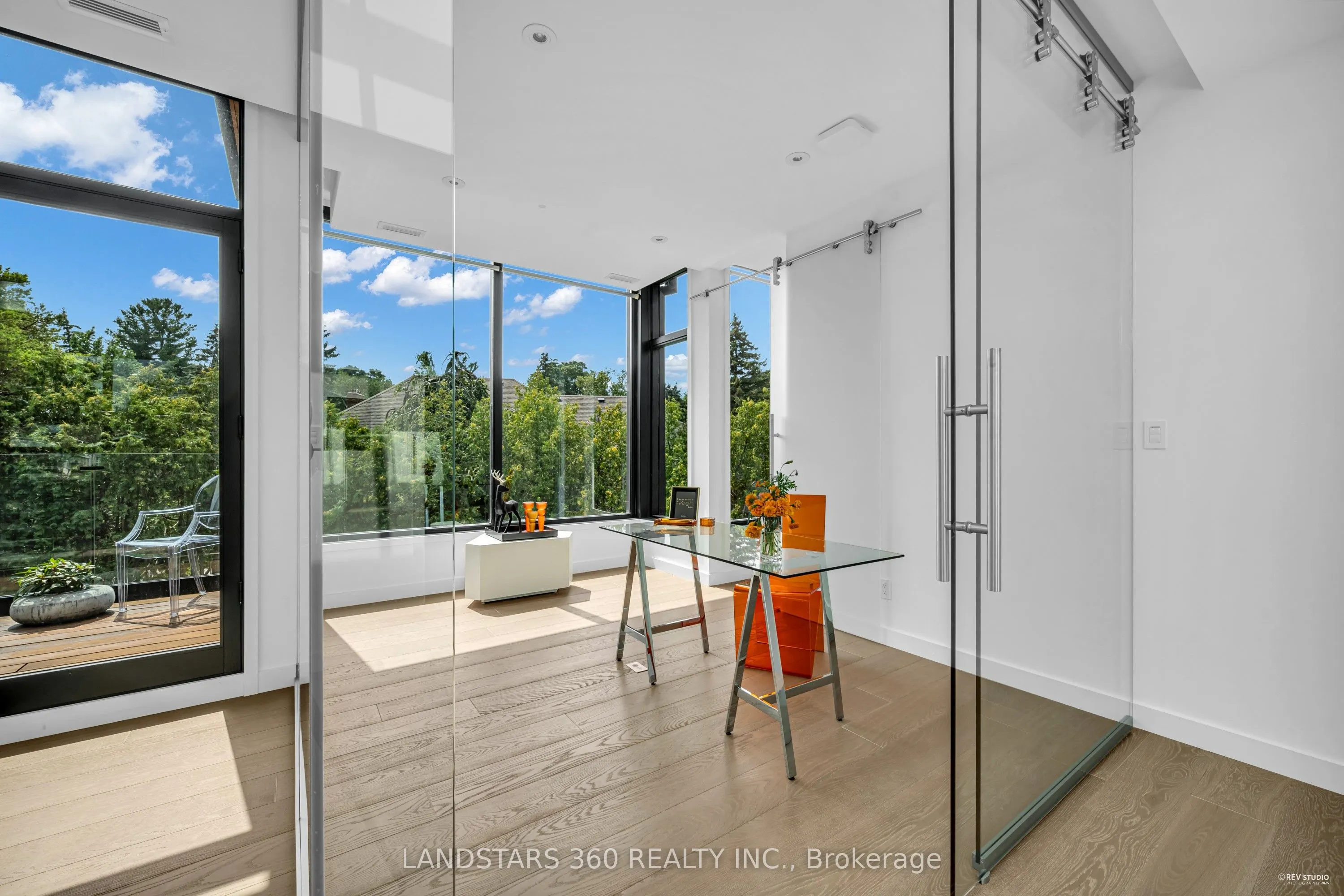 7 Whitelaw Court