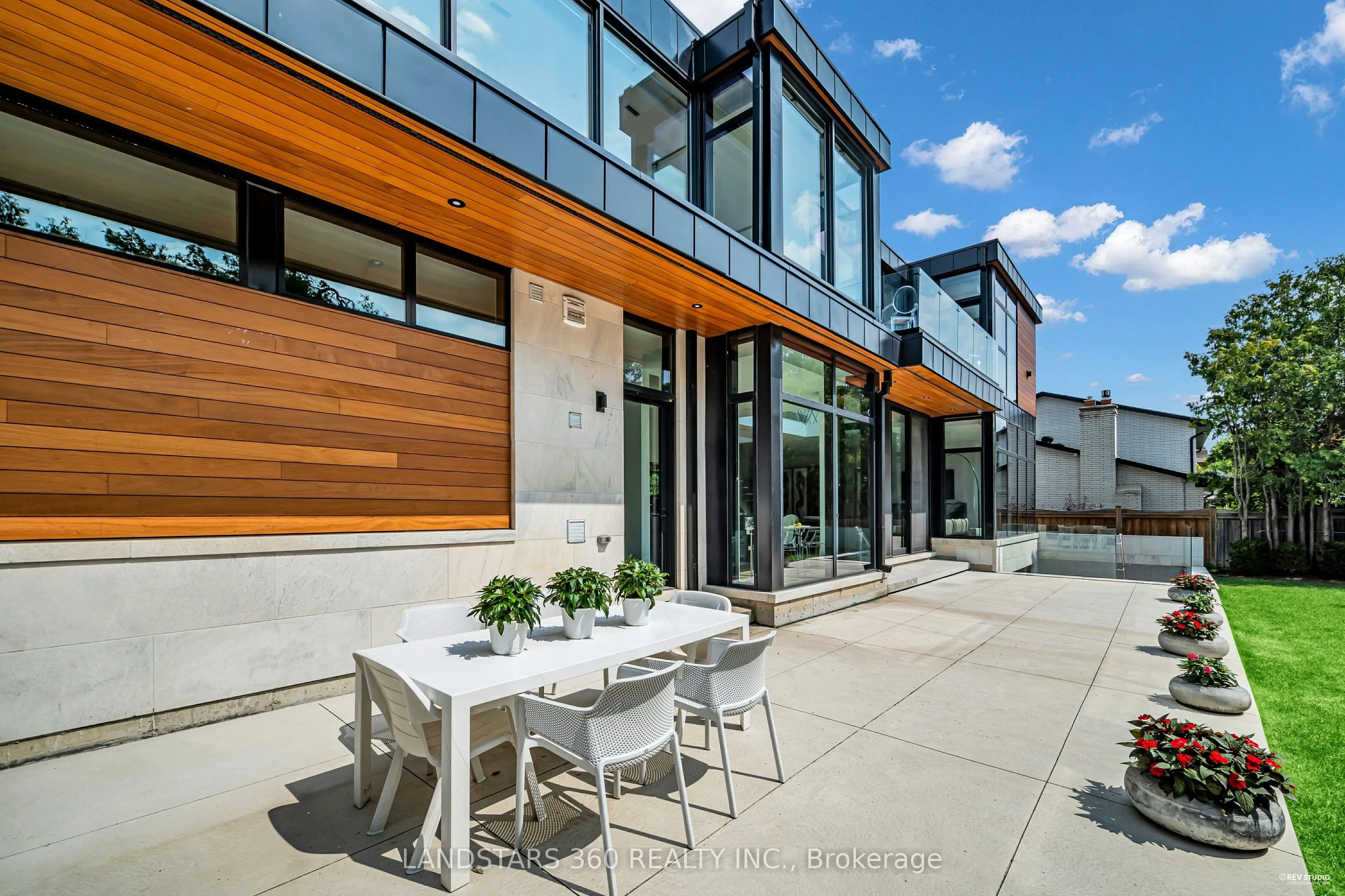 7 Whitelaw Court