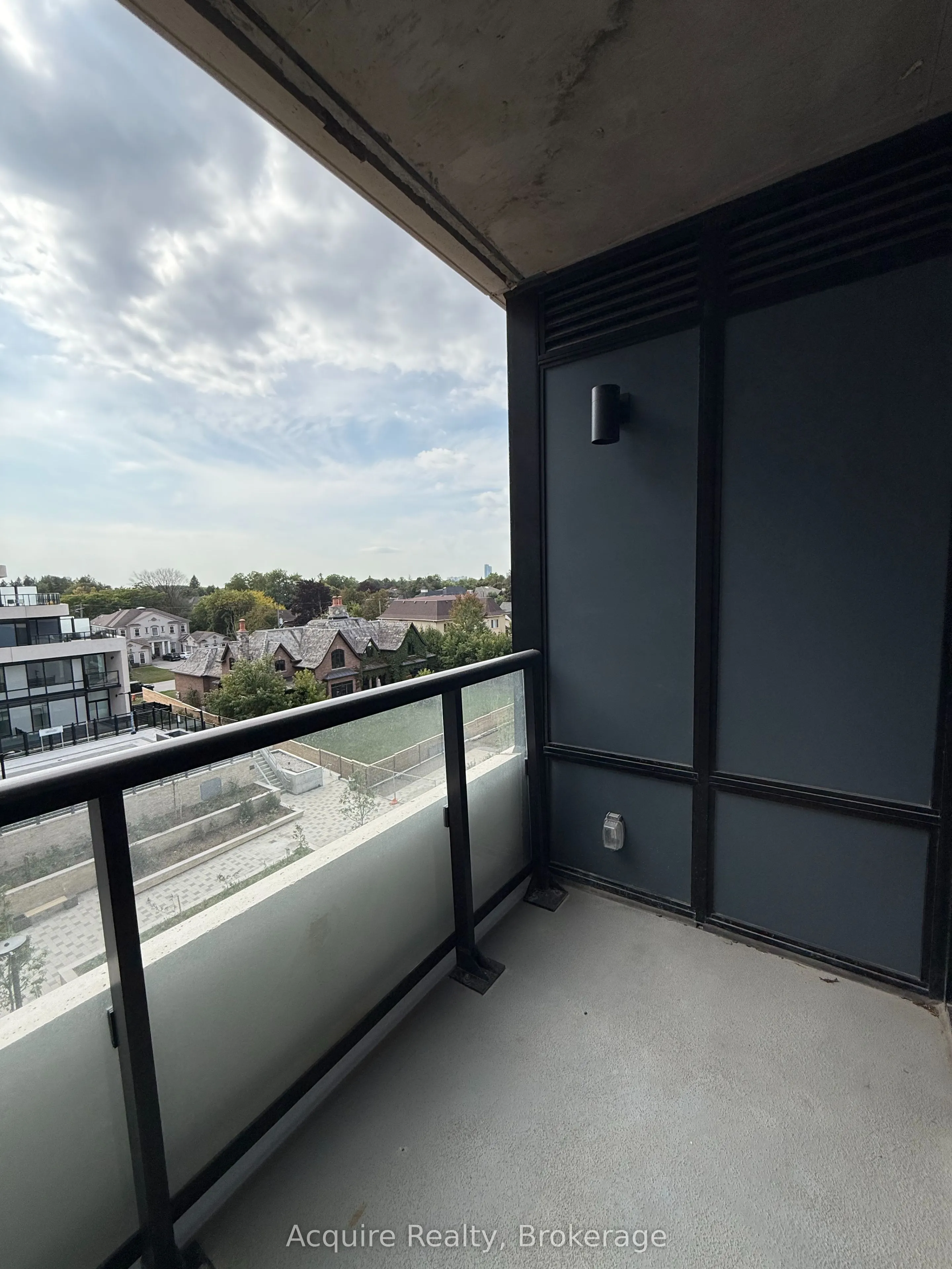 8188 Yonge Street, #404