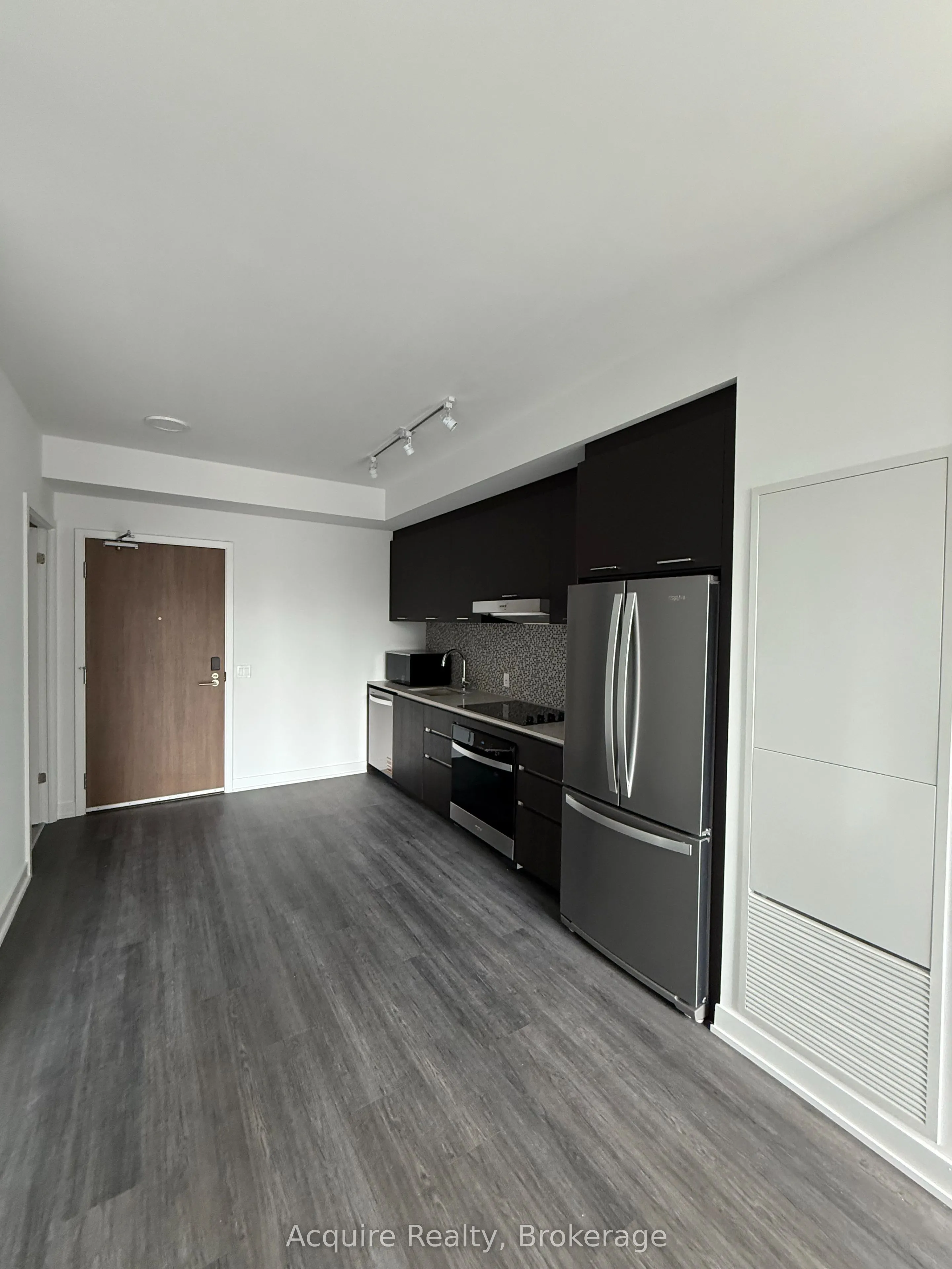 8188 Yonge Street, #404