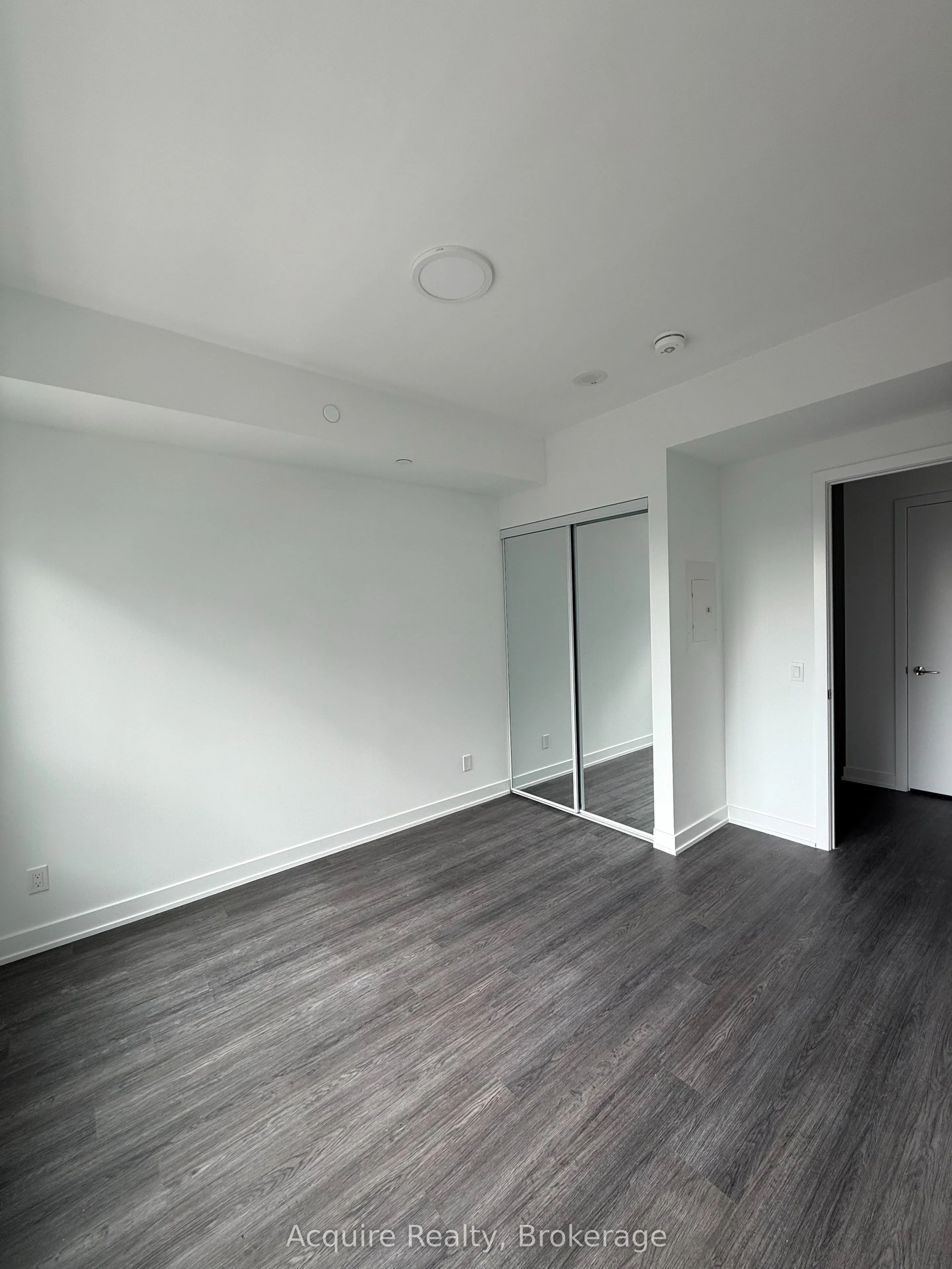 8188 Yonge Street, #404