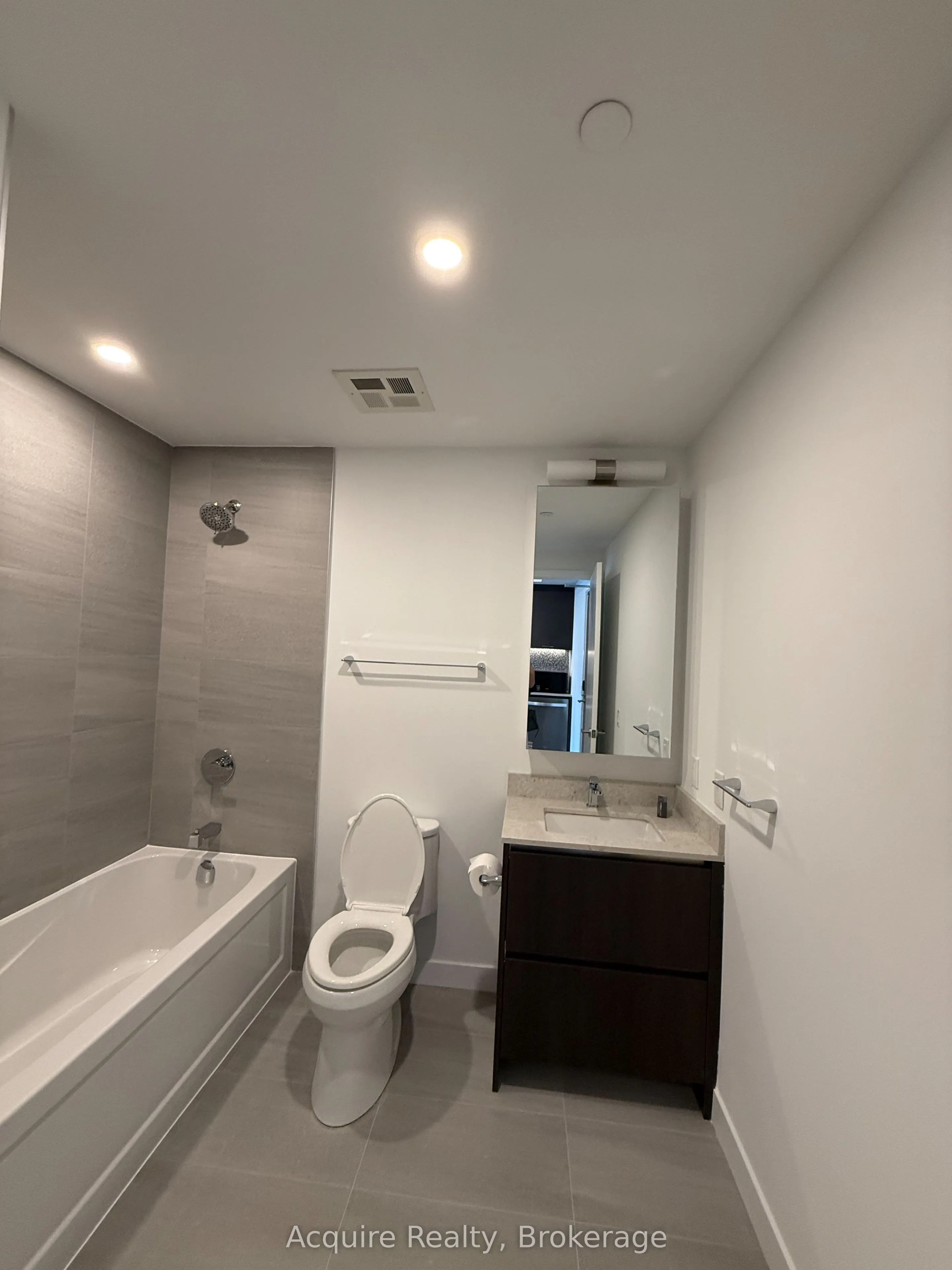 8188 Yonge Street, #404