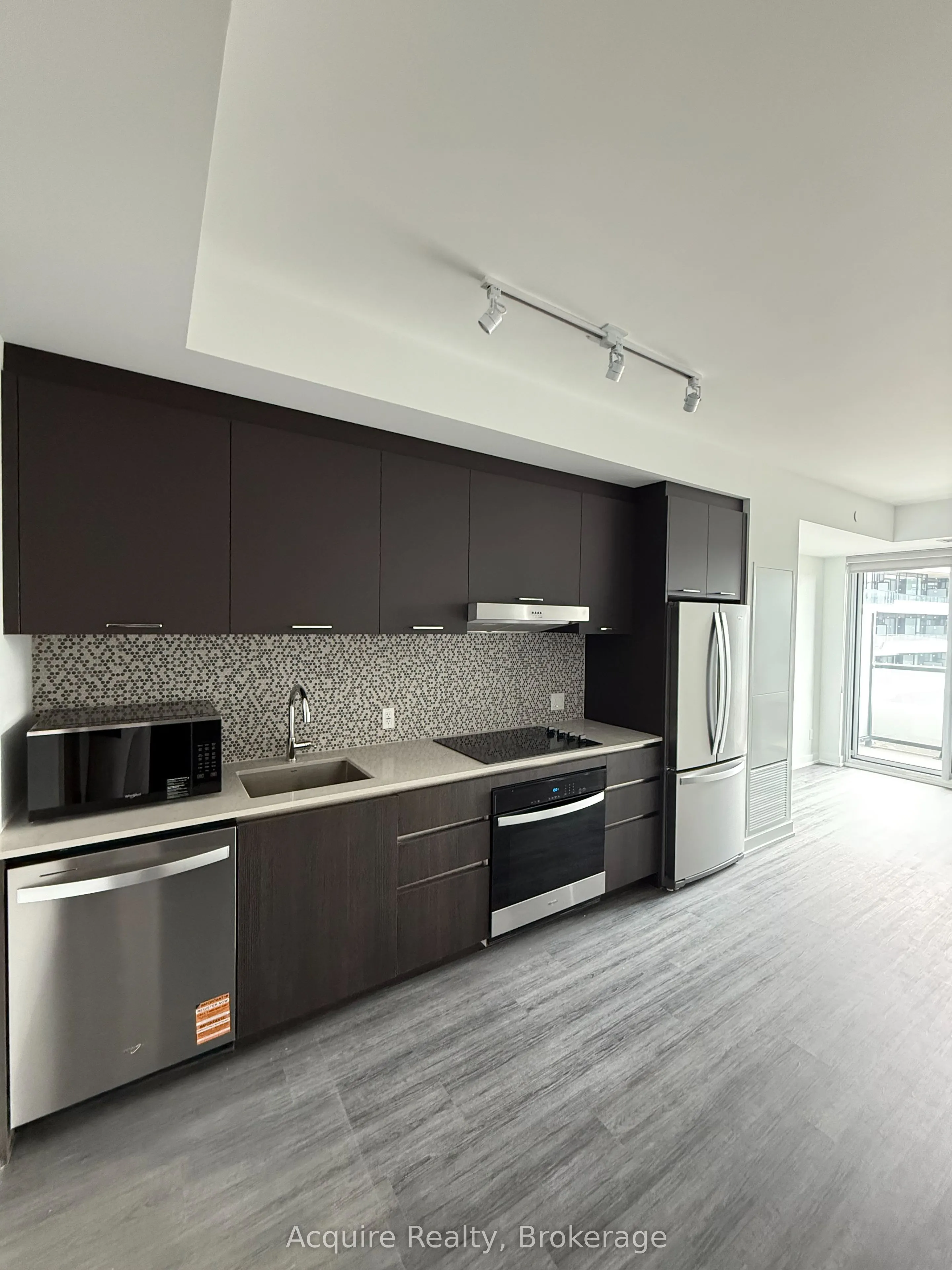 8188 Yonge Street, #404