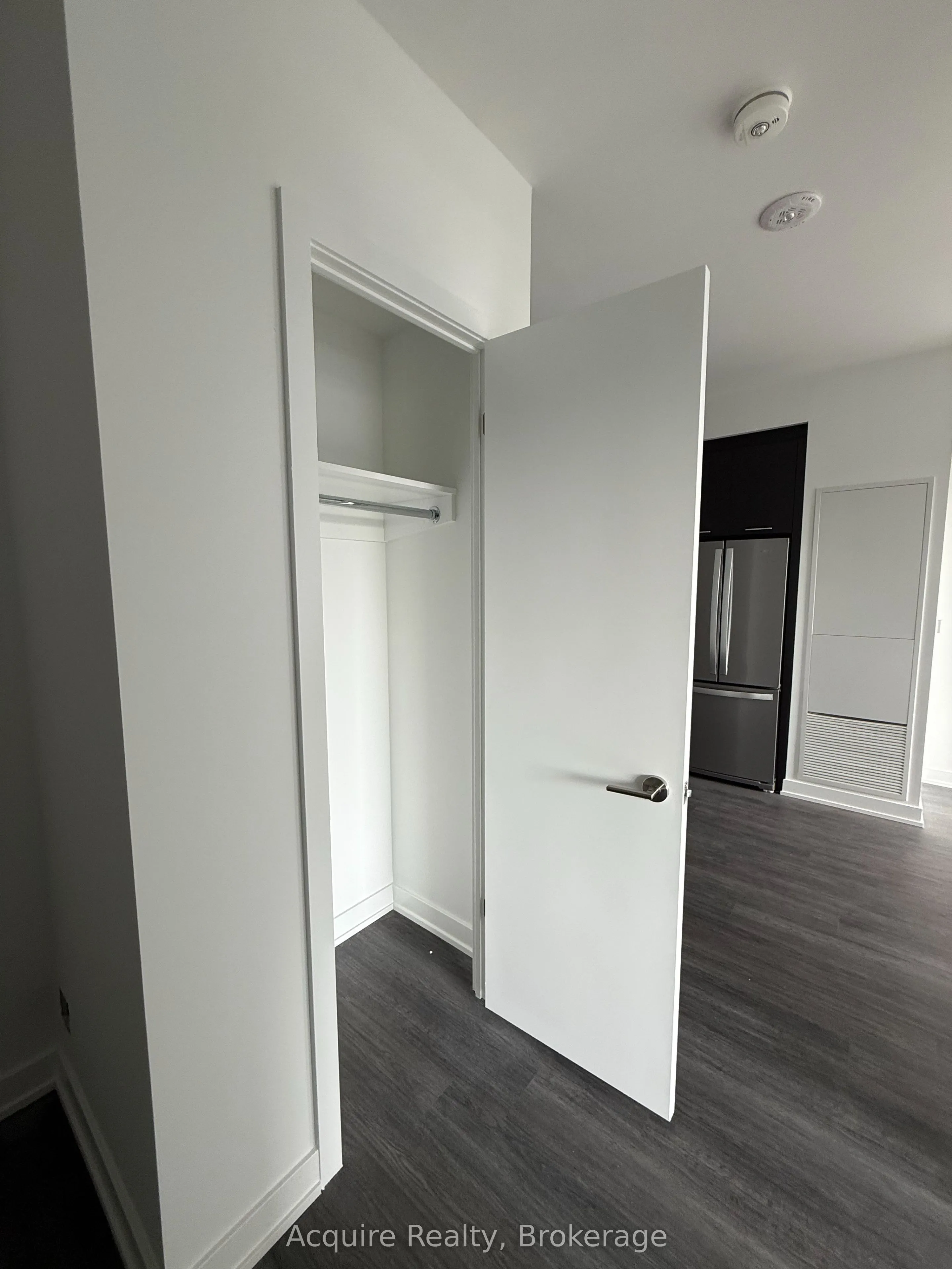 8188 Yonge Street, #404