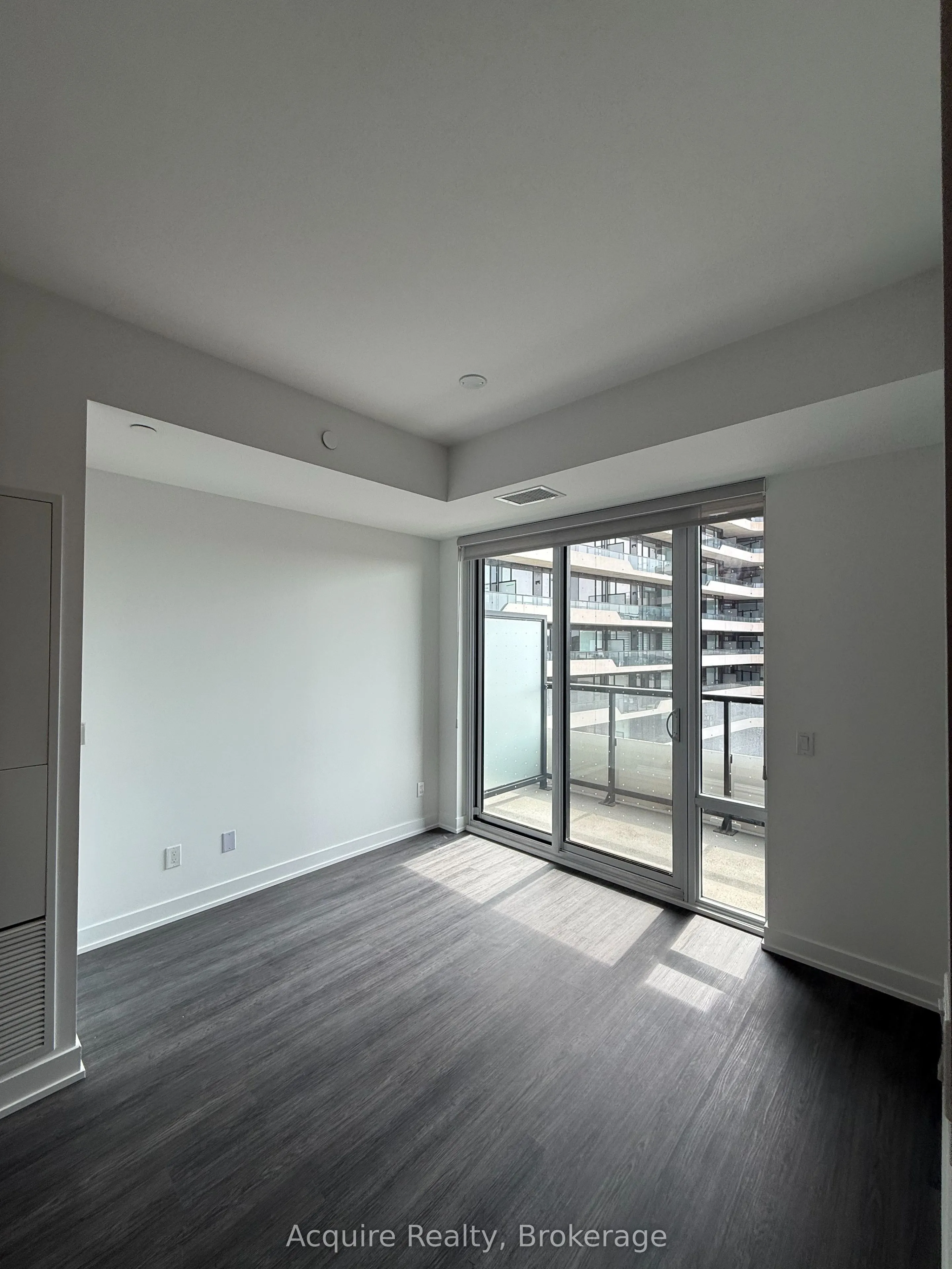8188 Yonge Street, #404
